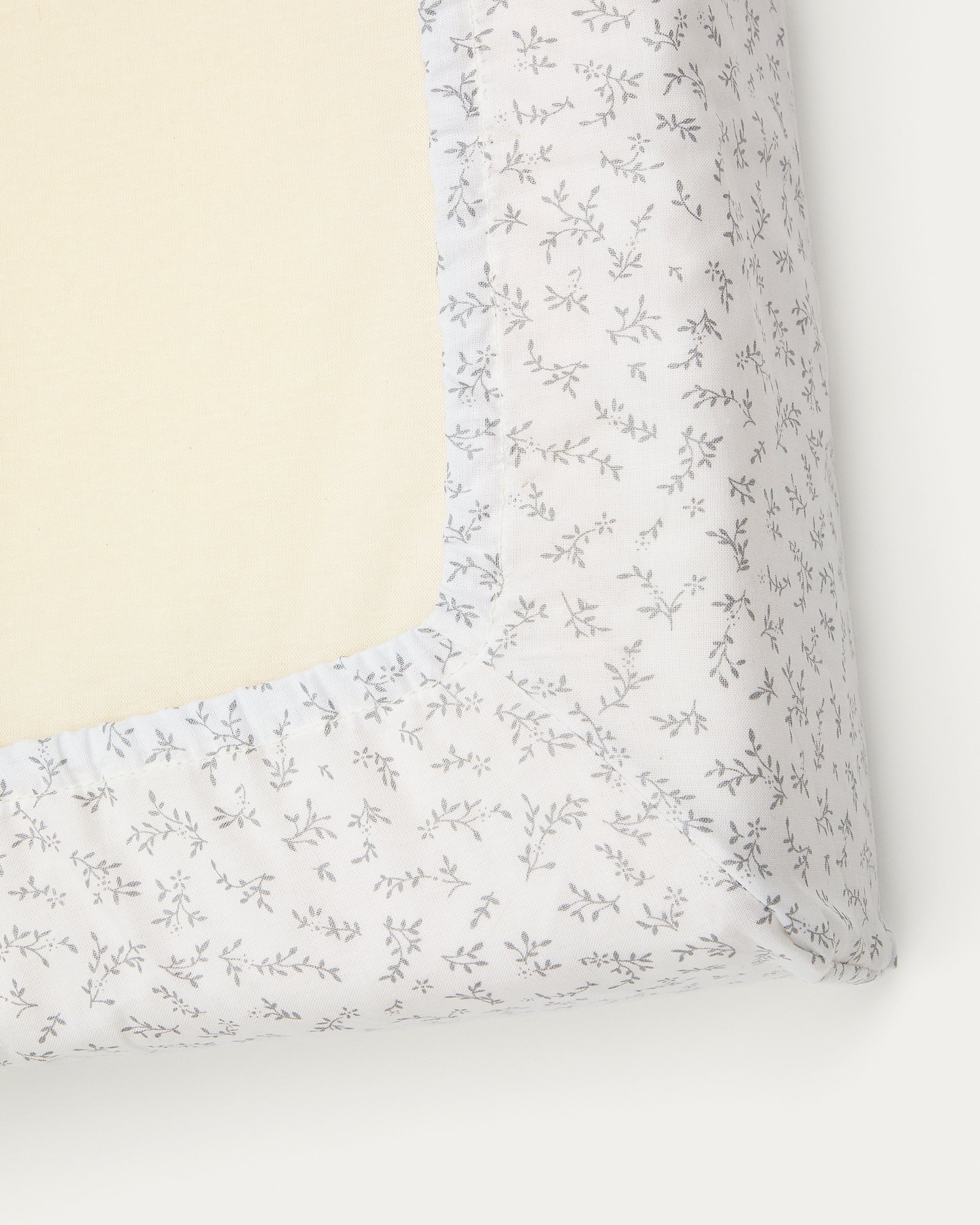 100% white cotton cover for Olna changing mat 50 x 70 cm - Detail