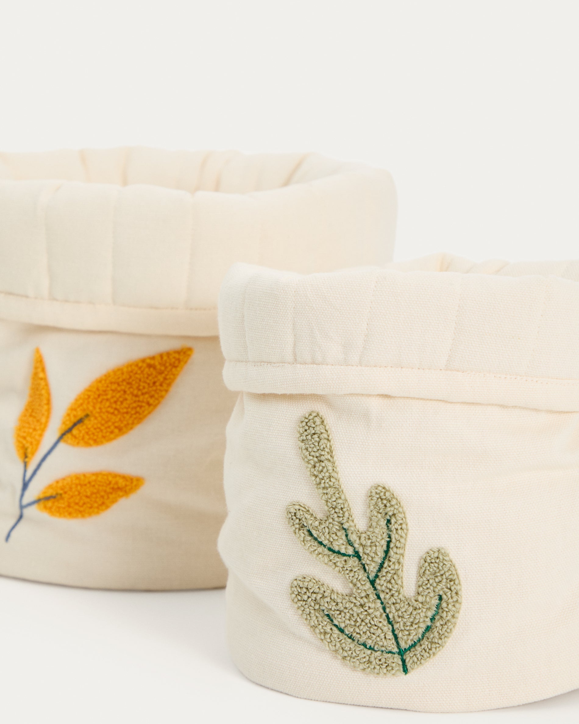 Tandani set of 2 beige cotton children's baskets with embroidered leaves - Detail