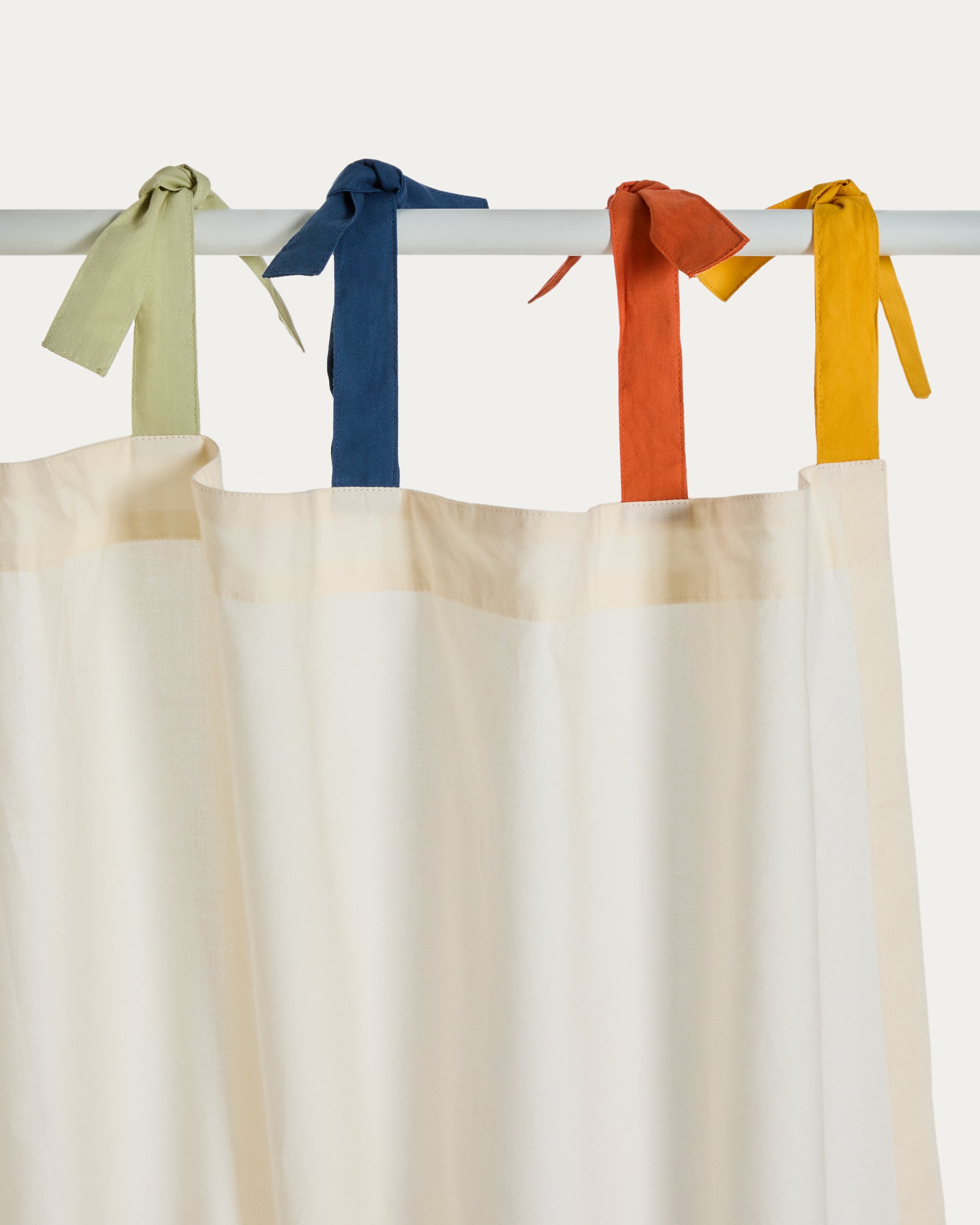 Zelda white 100% cotton curtain with multicoloured ties 135 x 270cm - Detail