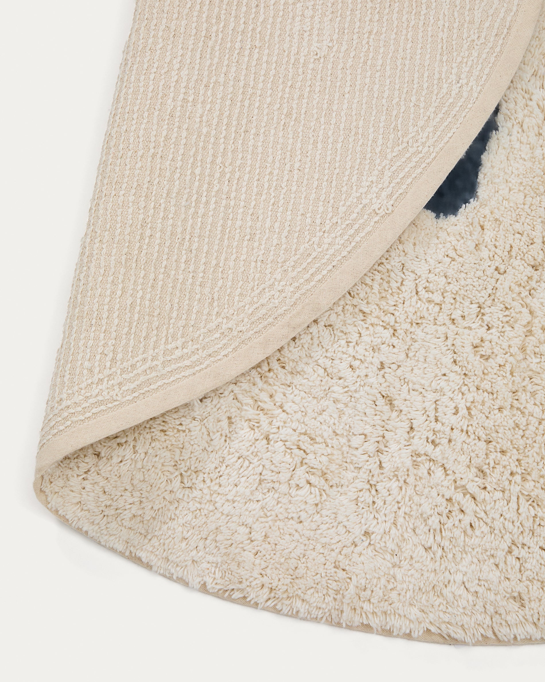 Tandani beige cotton round rug with blue elephant Ø 100cm - Detail