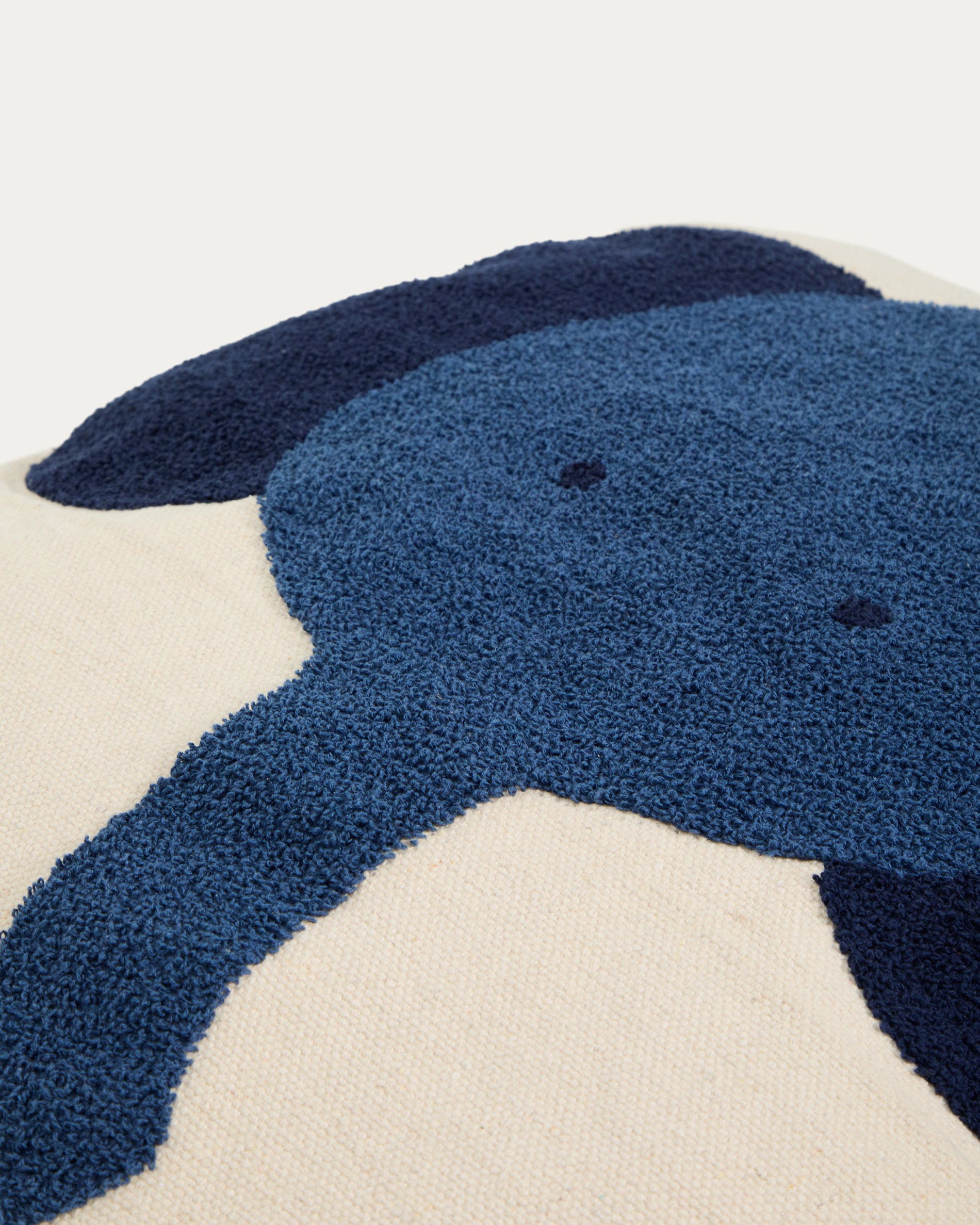 Tandani beige cotton floor cushion with blue elephant 70 x 70cm - Detail
