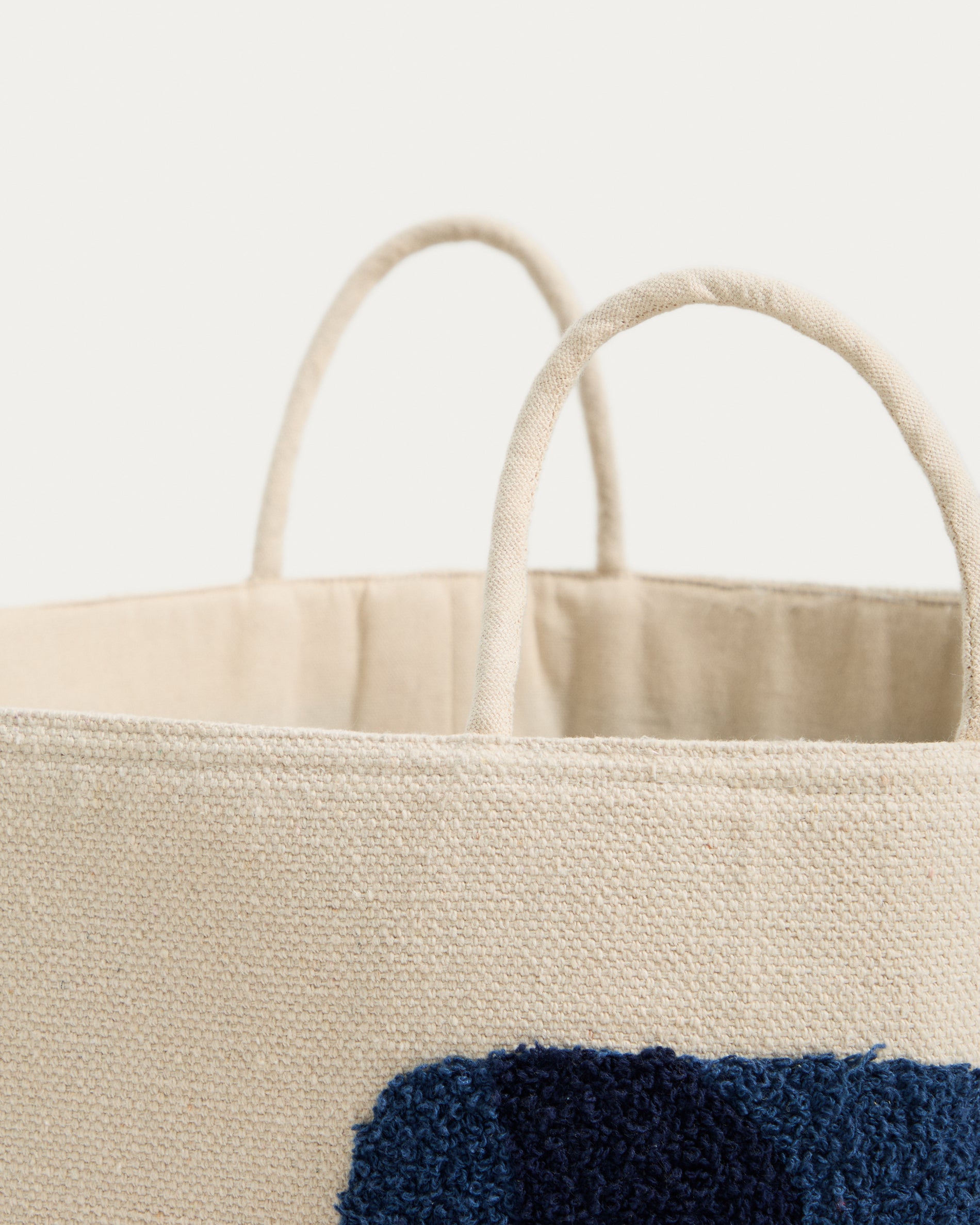Tandani beige cotton basket with blue elephant 30cm - Detail