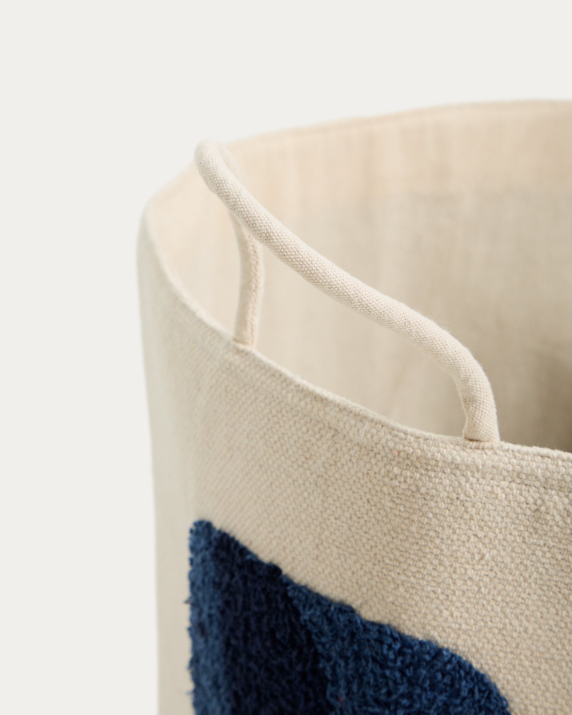 Tandani beige cotton basket with blue elephant 30cm - Detail
