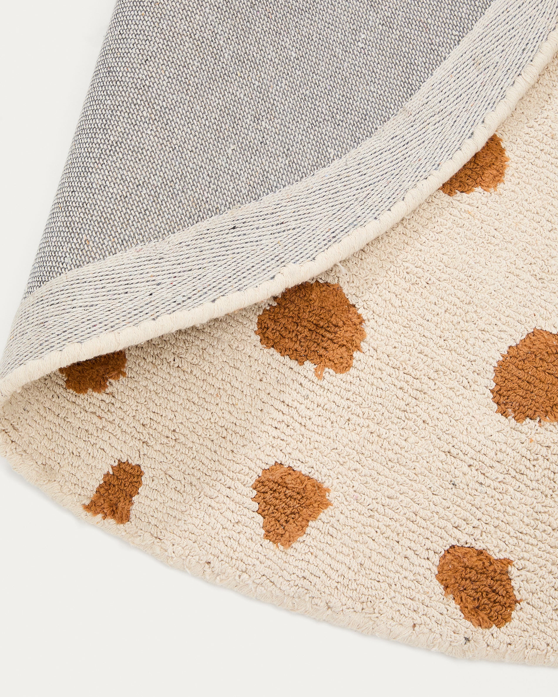 Tandani beige cotton round rug with orange cheetah design Ø 100cm - Detail