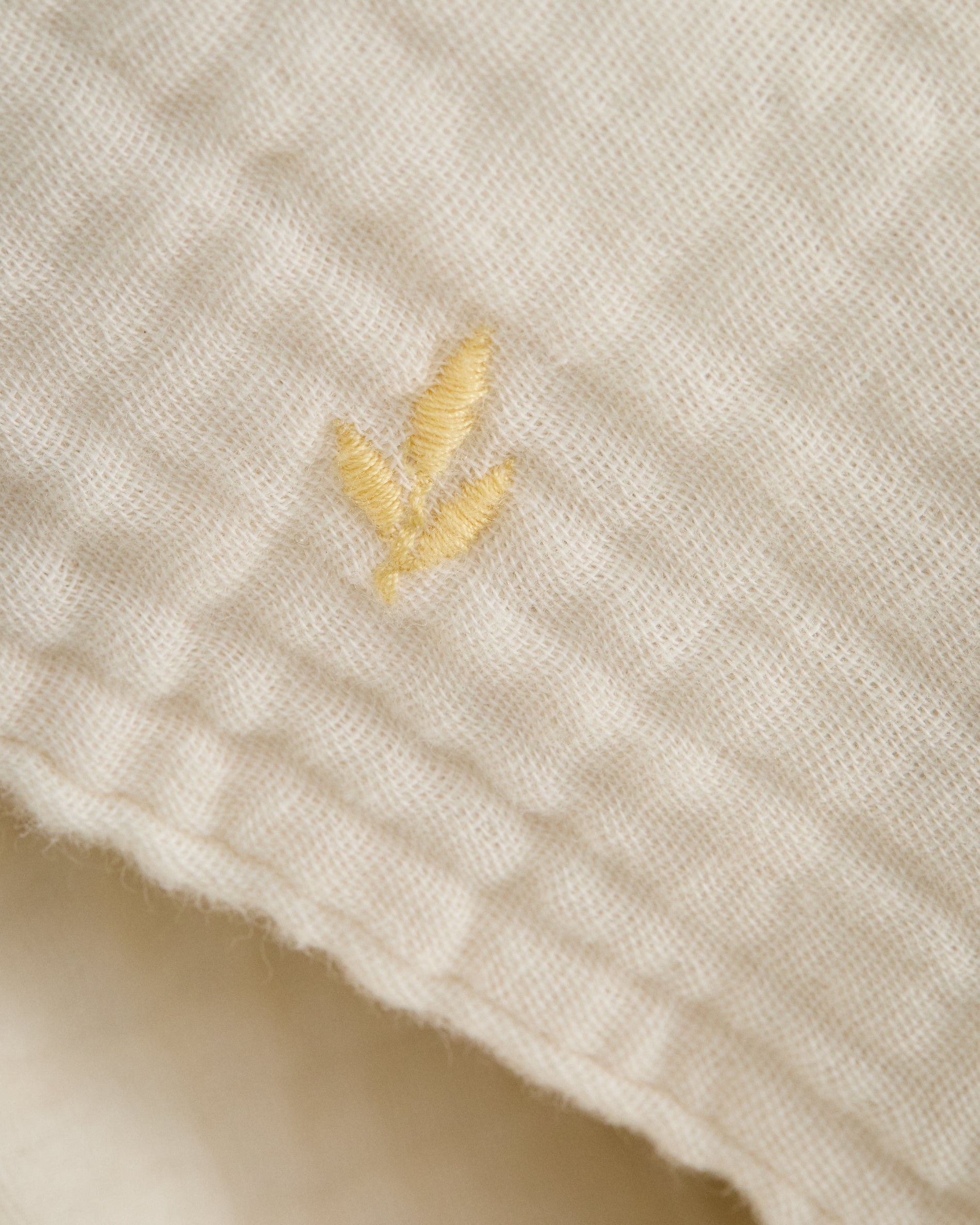 Dorani duvet cover and pillow case set in double-gauze cotton with embroidery detail for 70cm bed - Detail