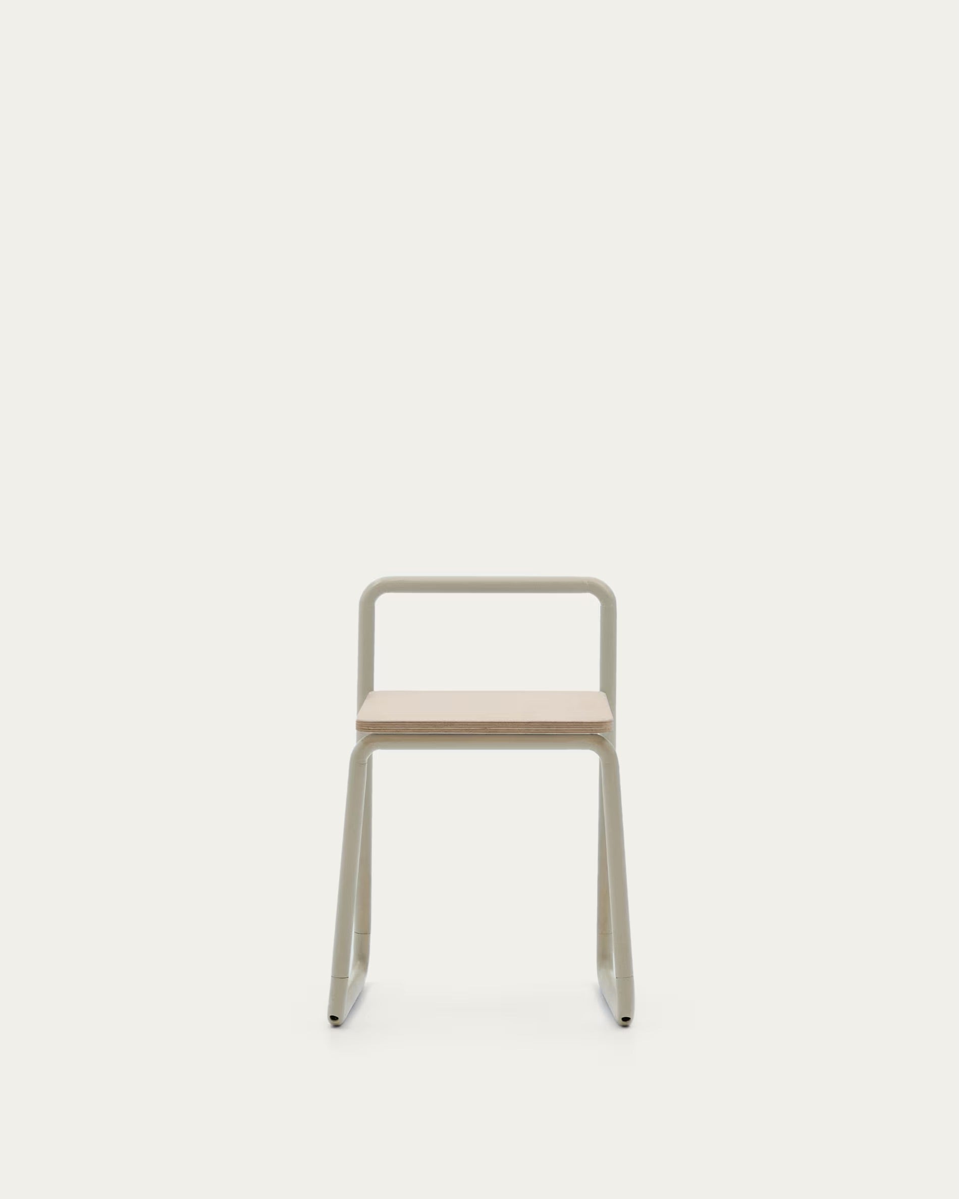 Tinn chair with a seat made of ash wood and a beige metal frame.