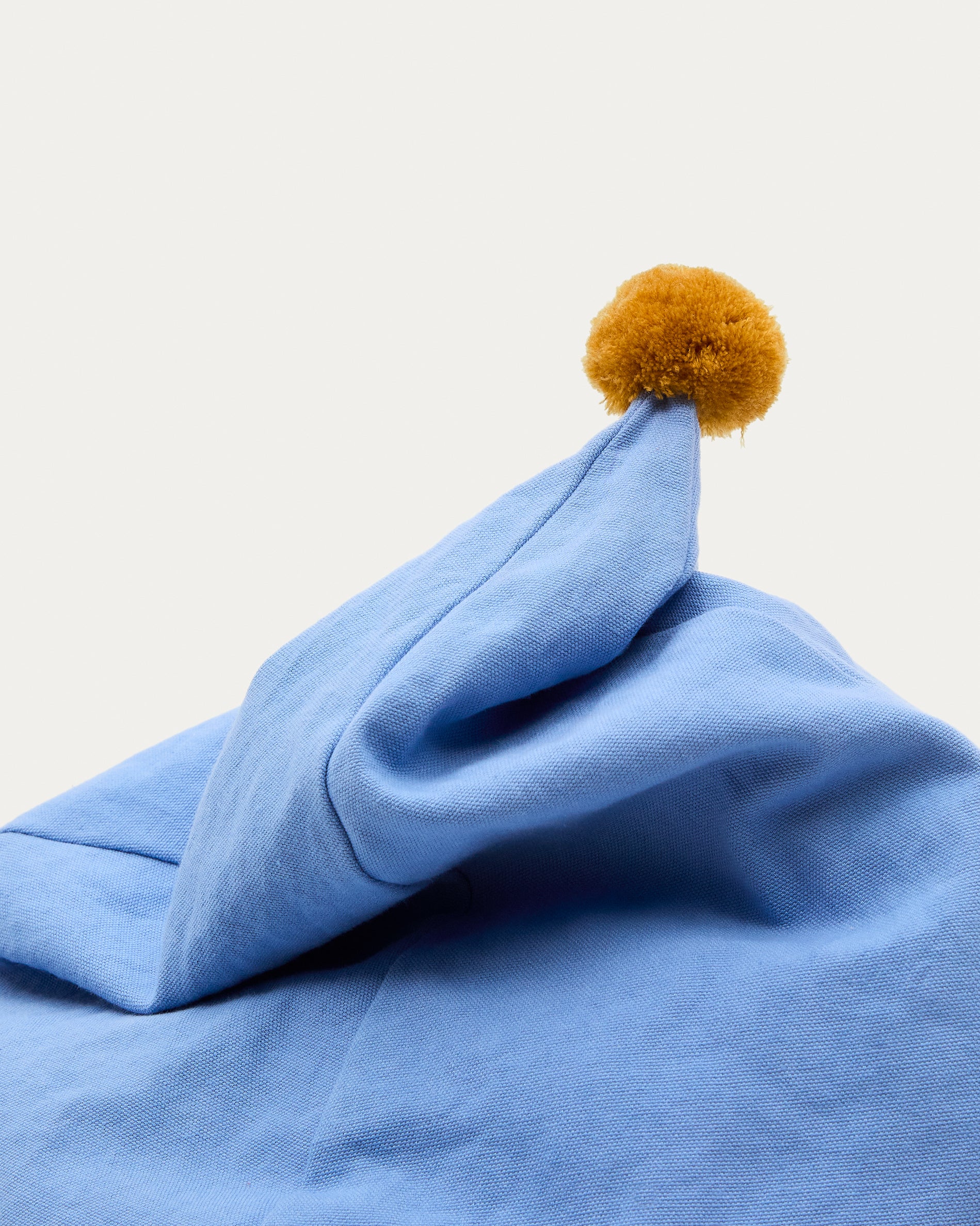Olvi blue, cotton pouffe with mustard-coloured tassel, Ø 60 cm - Detail