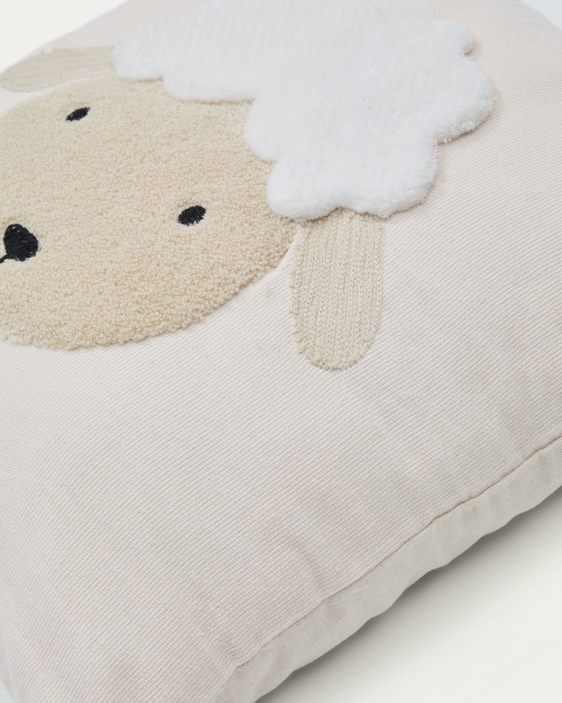 Milu cushion cover in beige cotton with a sheep embroidery feature, 45 x 45 cm - Detail