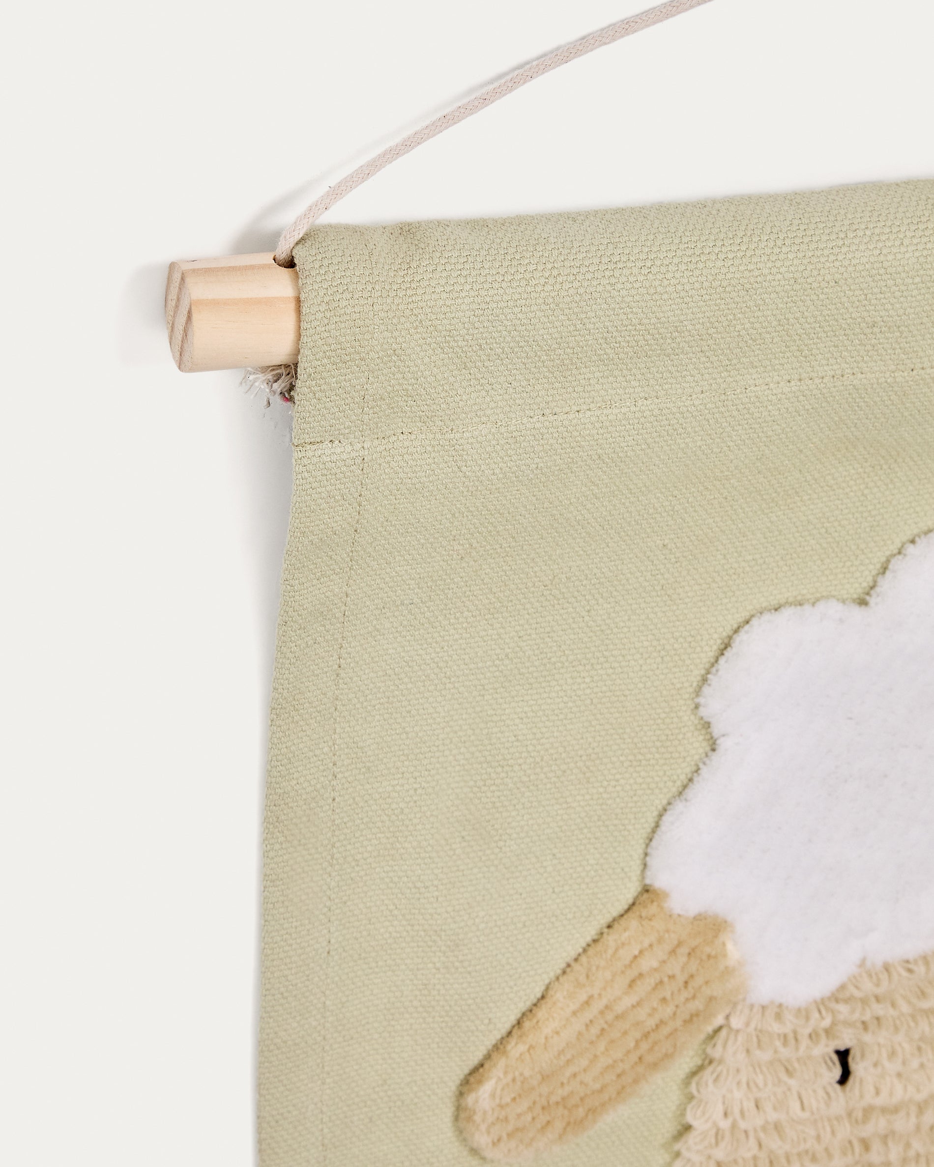 Milu wall tapestry in green cotton with a sheep and green tassels - Detail