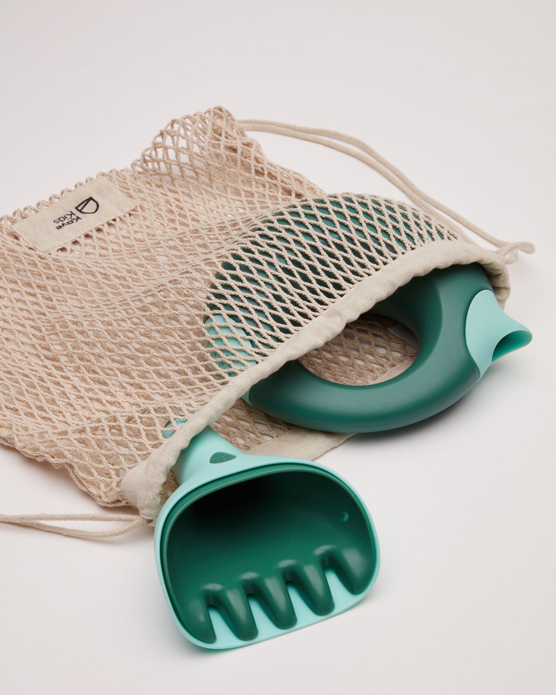 Rawni gardening play set with watering can, rake and shovel - Detail