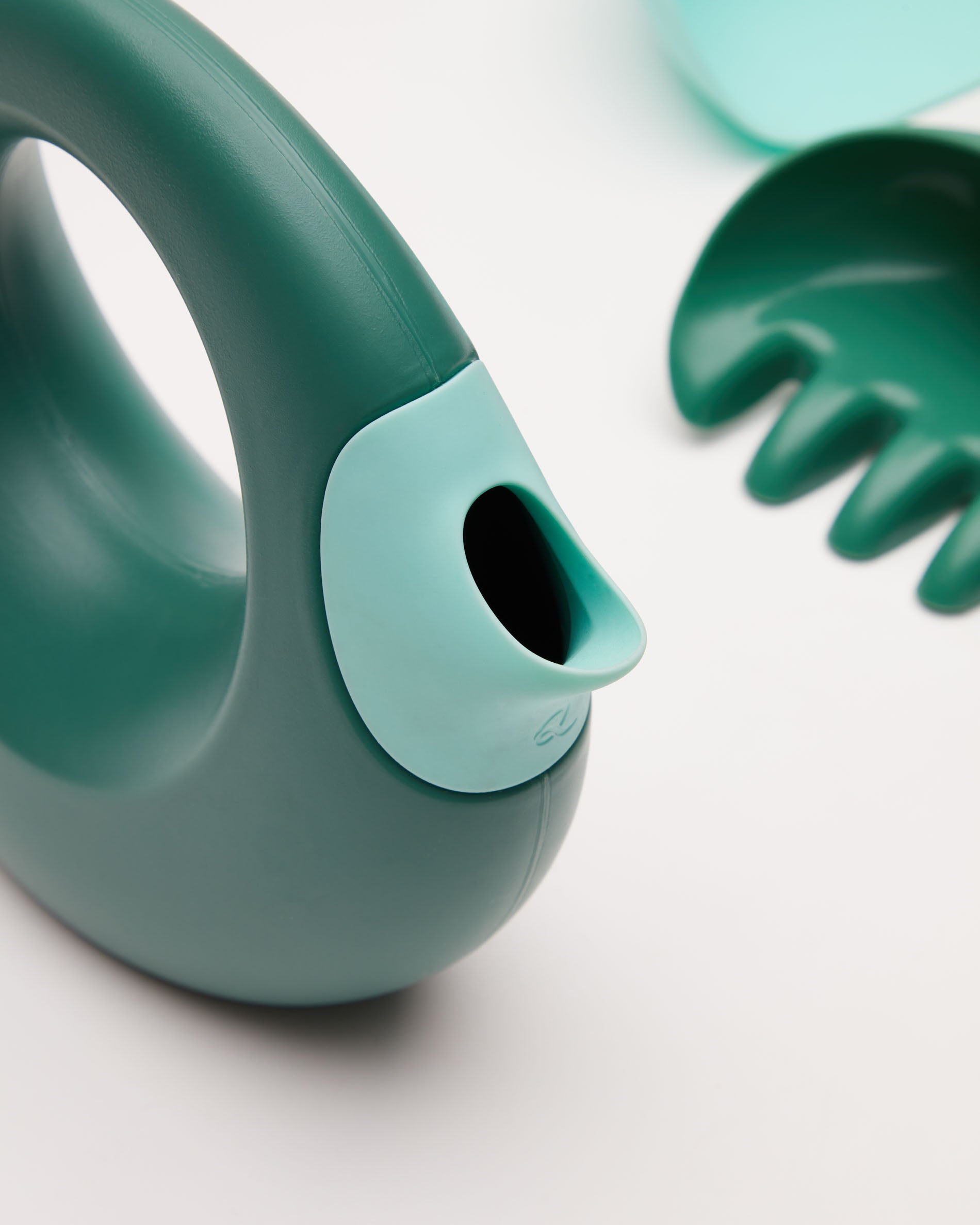 Rawni gardening play set with watering can, rake and shovel - Detail