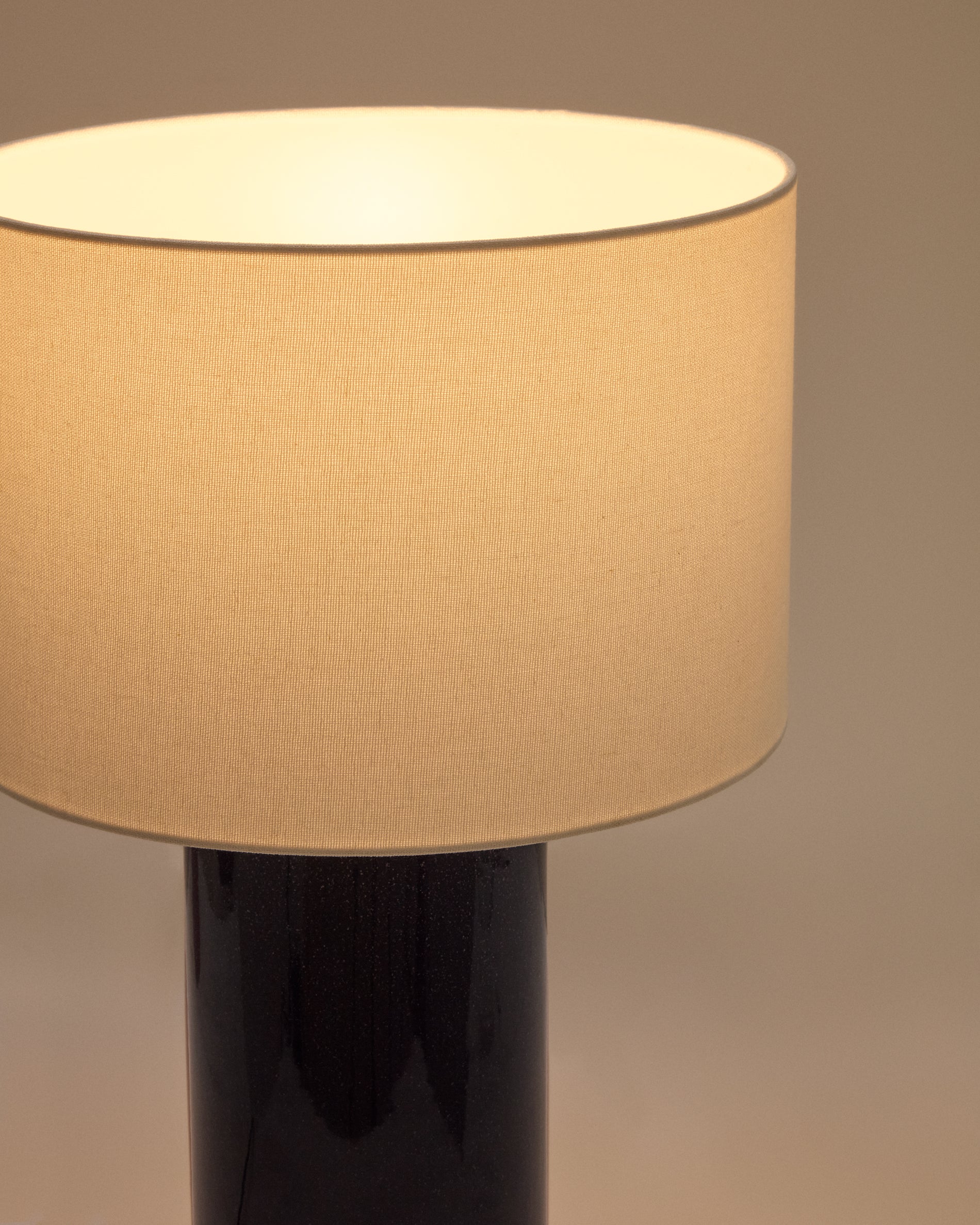 Toneric ceramic table lamp with blue finish and cotton - Detail