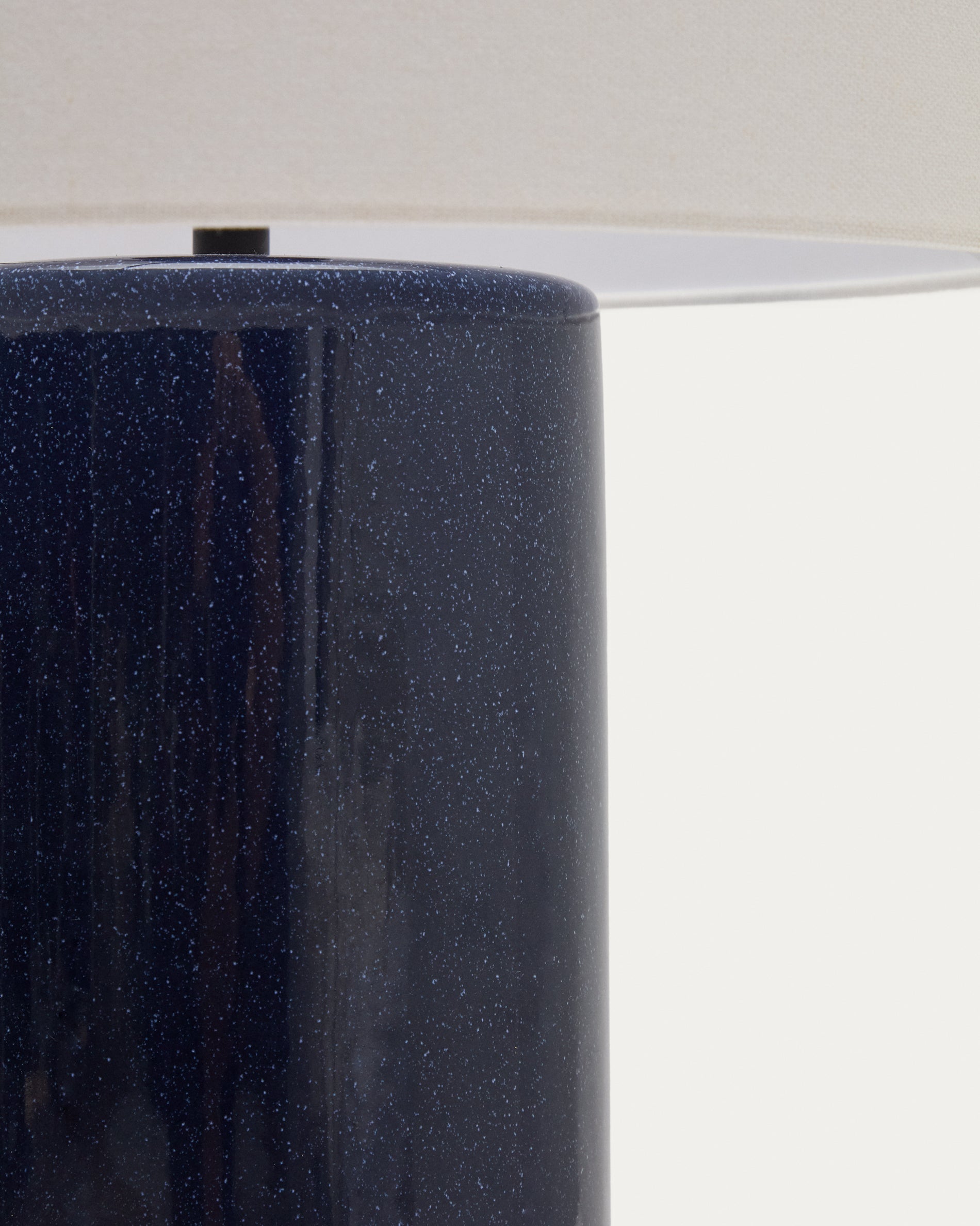 Toneric ceramic table lamp with blue finish and cotton - Detail
