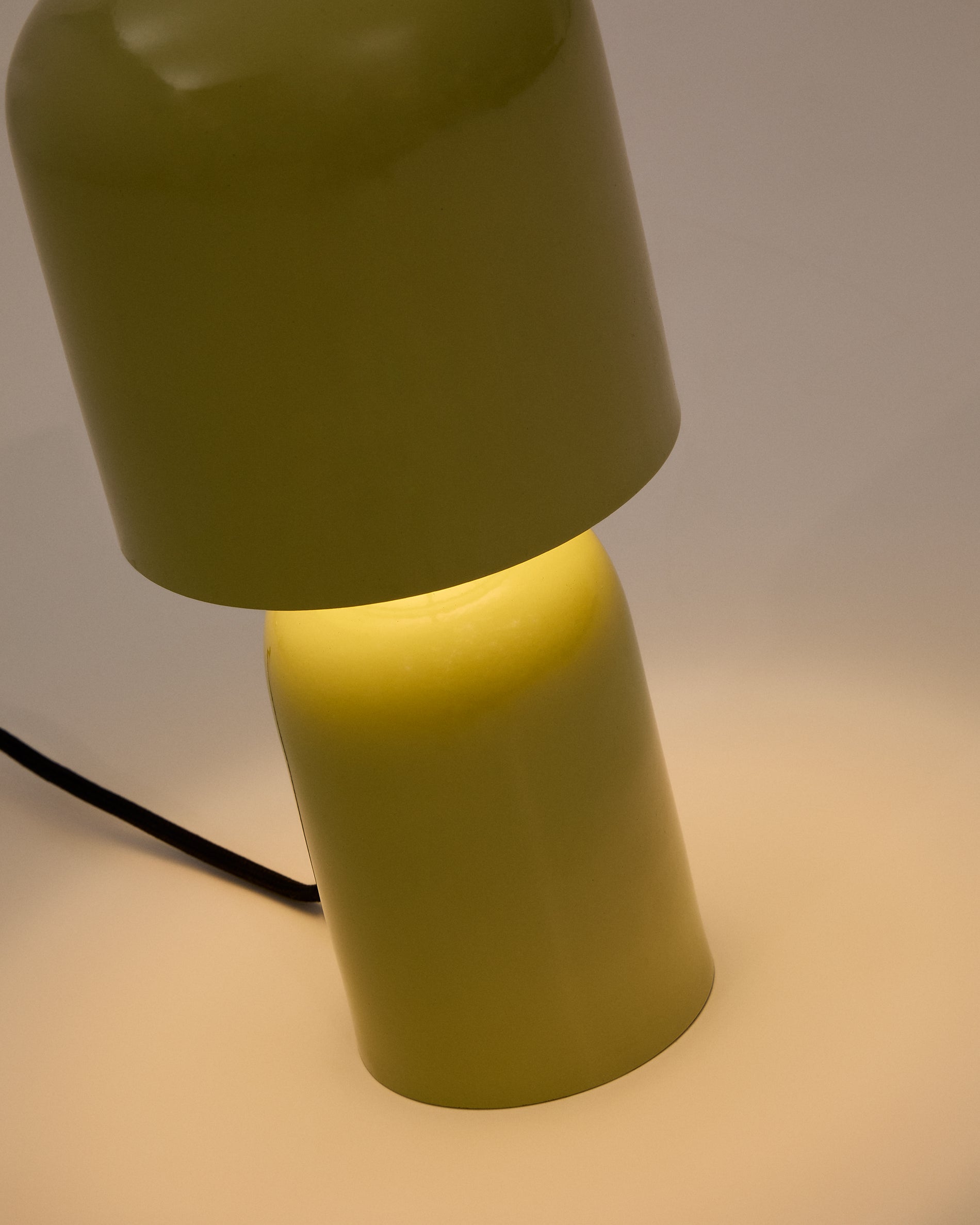 Monze table lamp in light green painted metal - Detail
