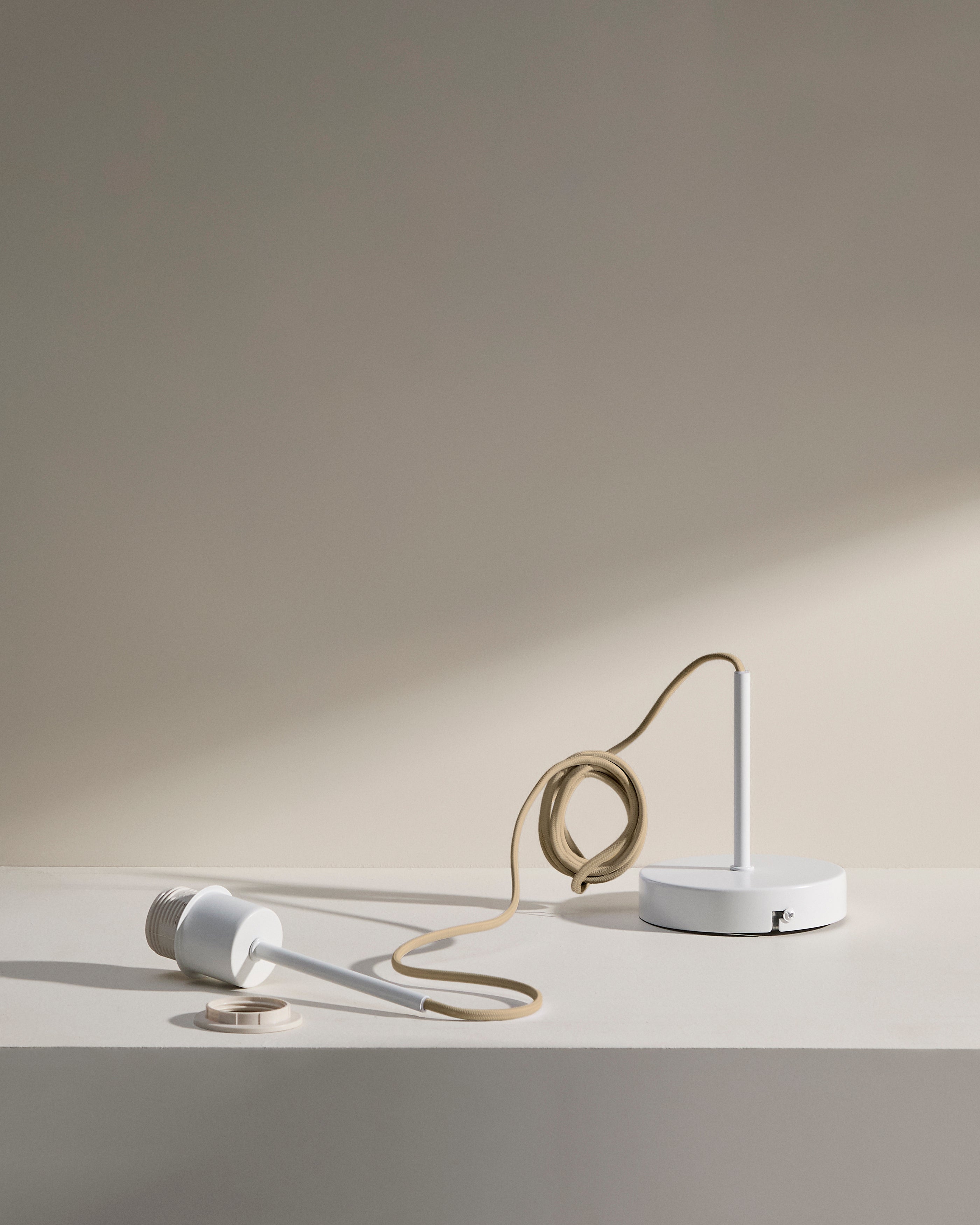 Fluvia metal lamp fitting in a white finish, 150 cm - Product Image