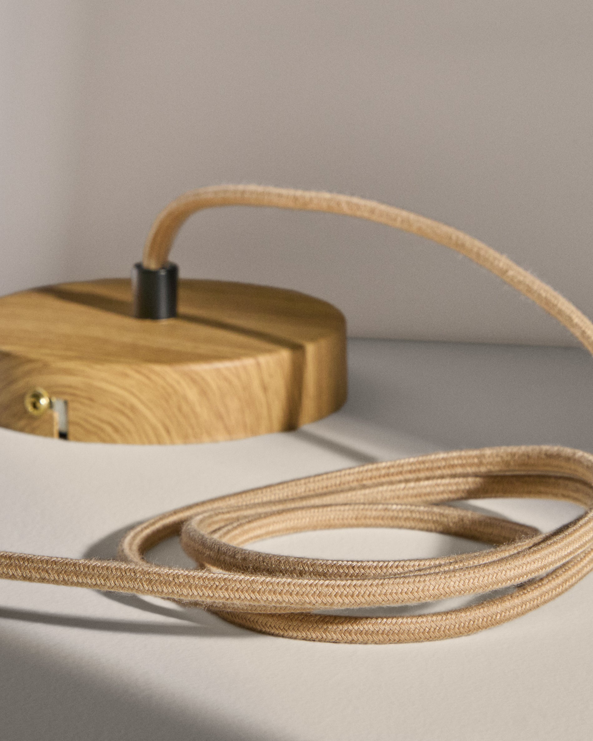 Kaede metal lamp fitting in a wood effect, 150 cm - Detail