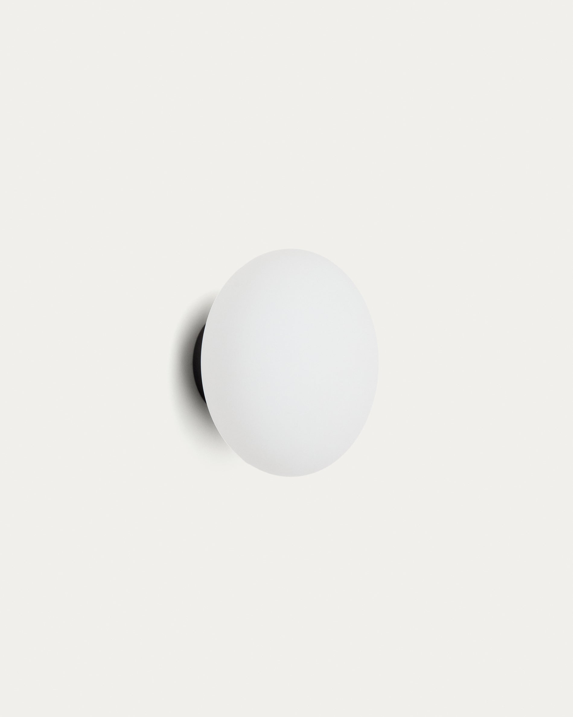Bamila wall lamp in smoked glass and black metal Ø15cm - Product View