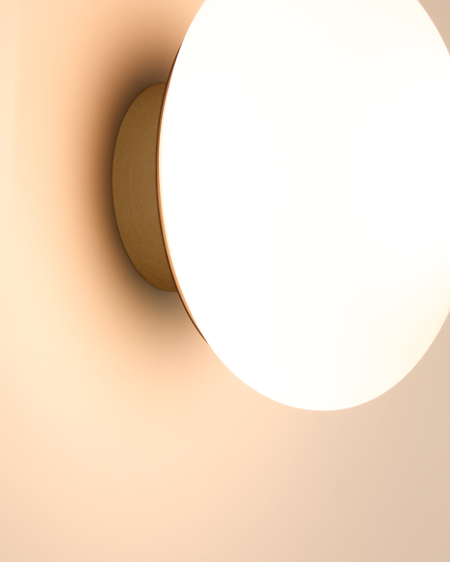 Bamila wall lamp in smoked glass and nickel Ø15cm - Detail