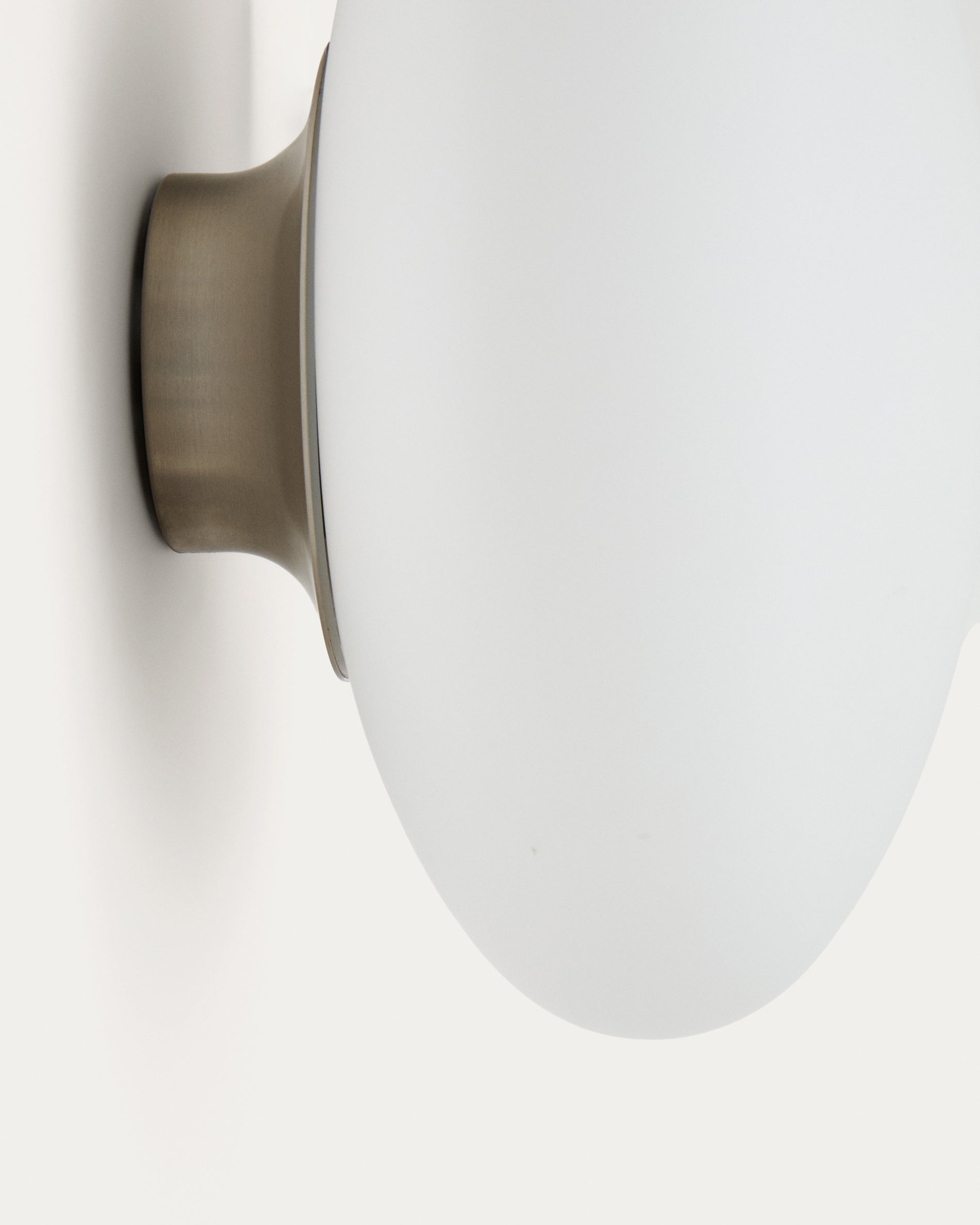 Bamila smoked glass and nickel wall lamp Ø25cm - Detail