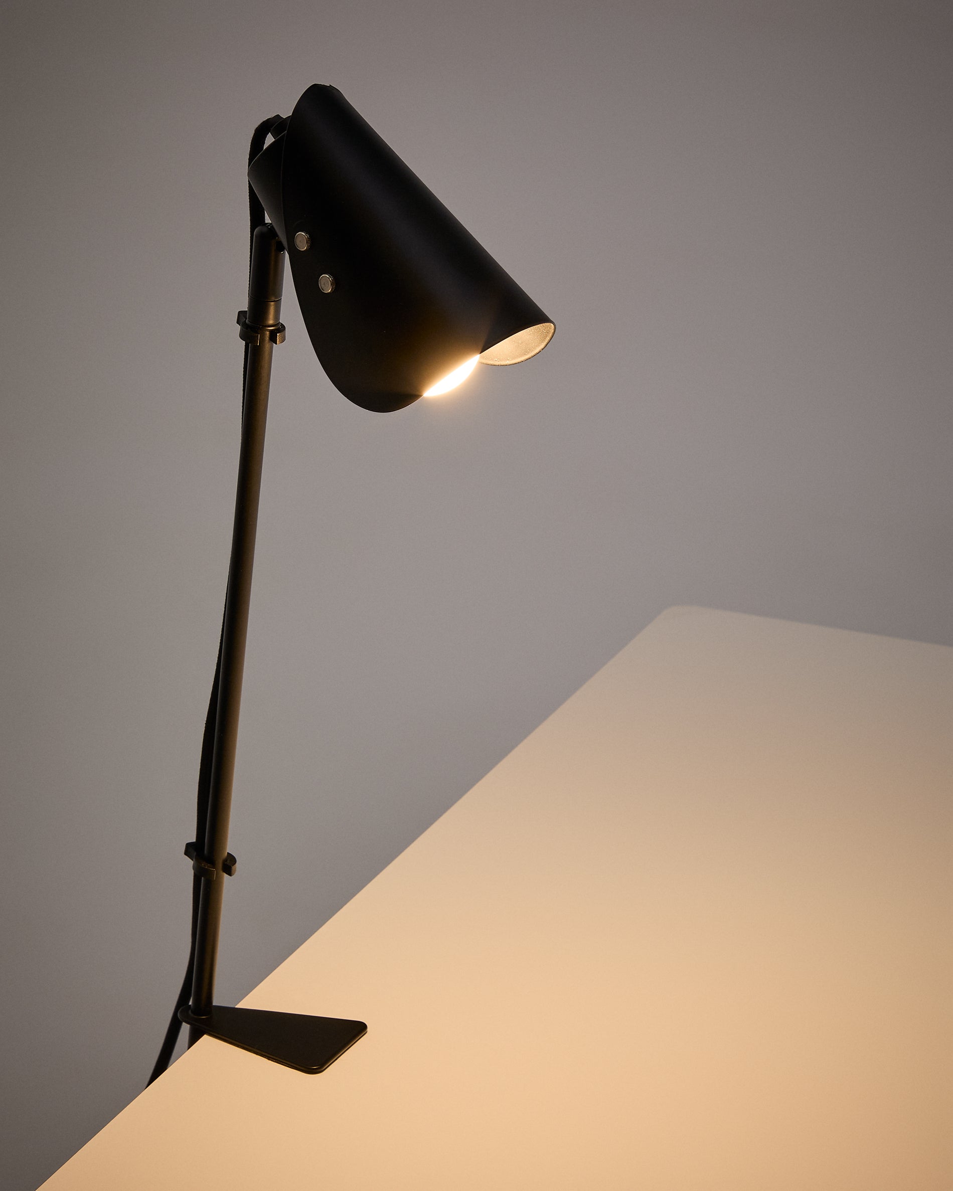 Jula desk lamp with clamp in black metal - Detail