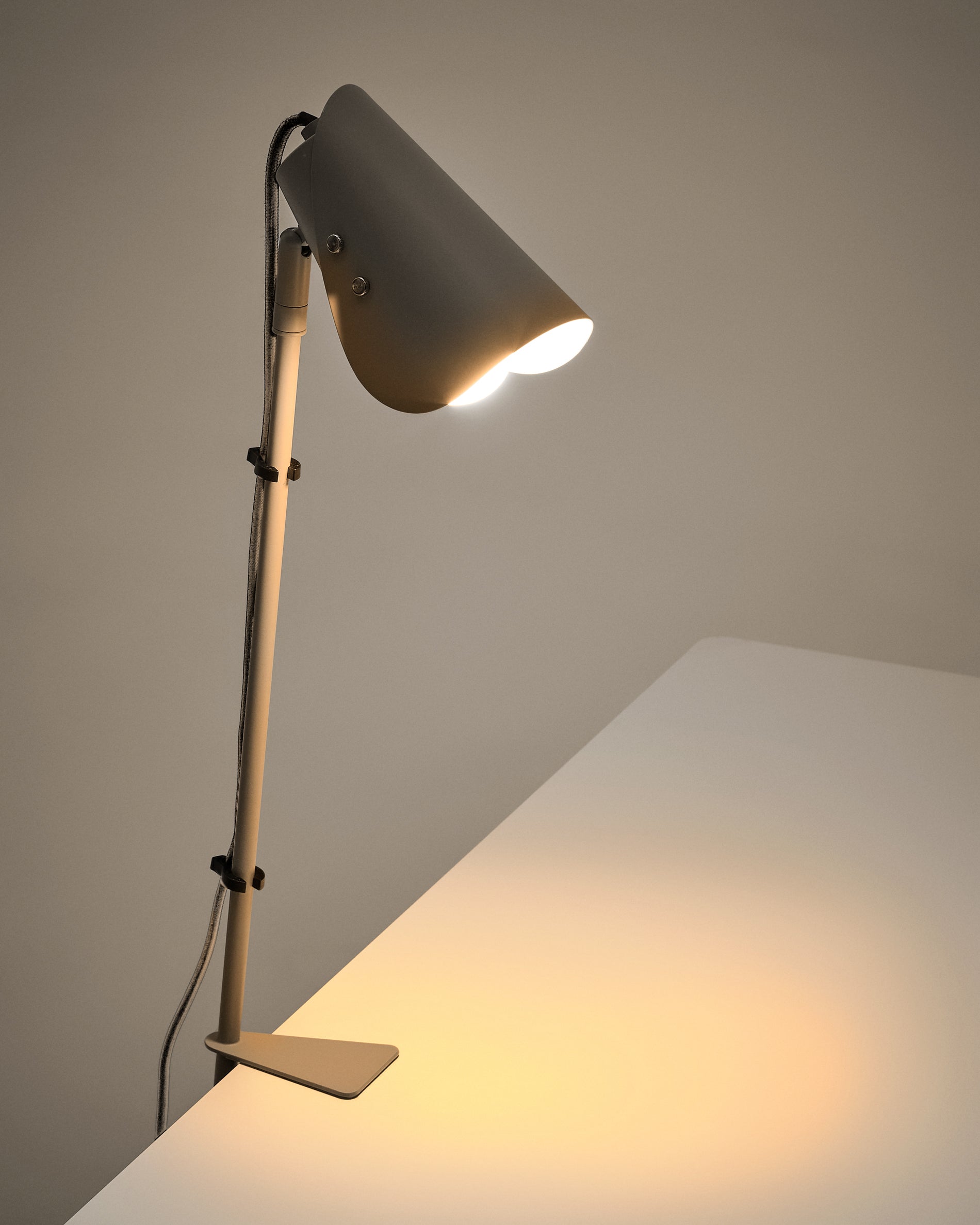 Jula desk lamp with clamp in grey metal - Detail