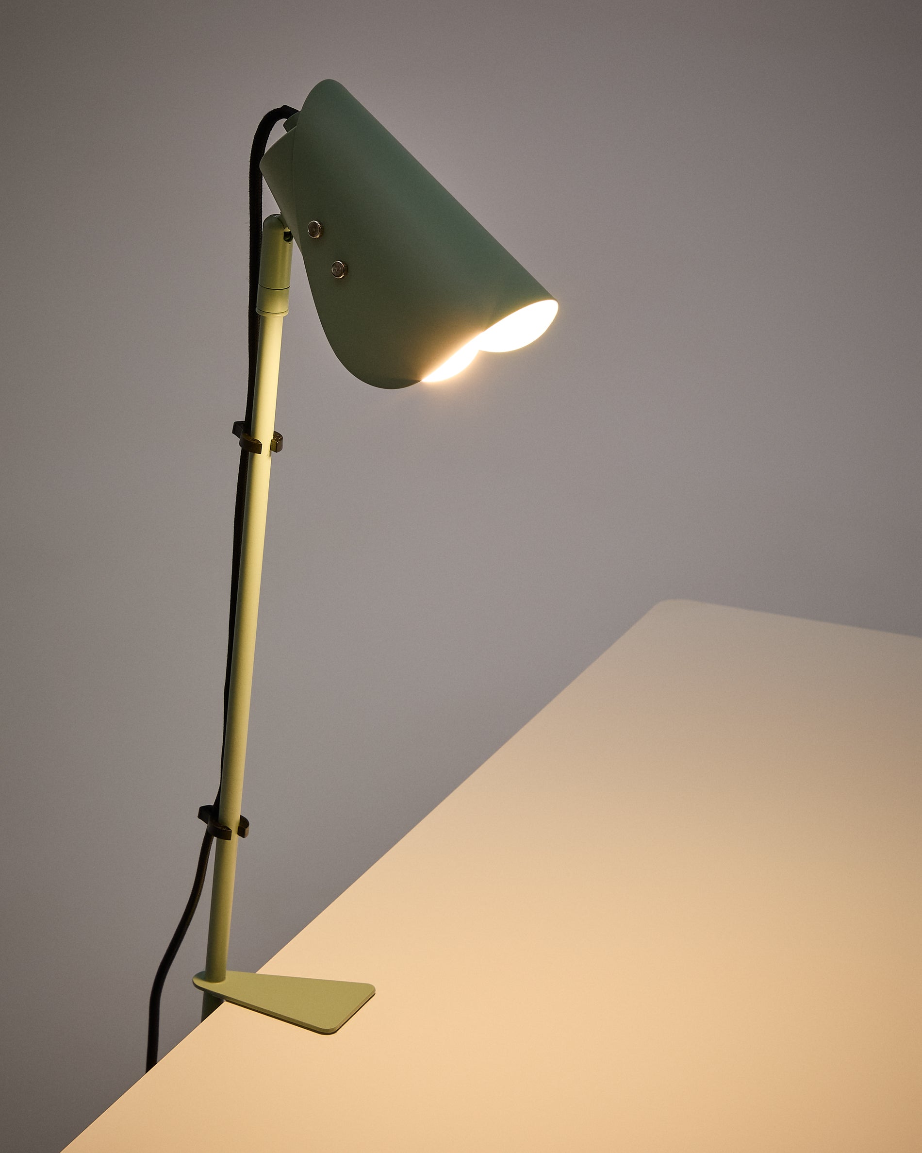 Jula desk lamp with clamp in green metal - Detail