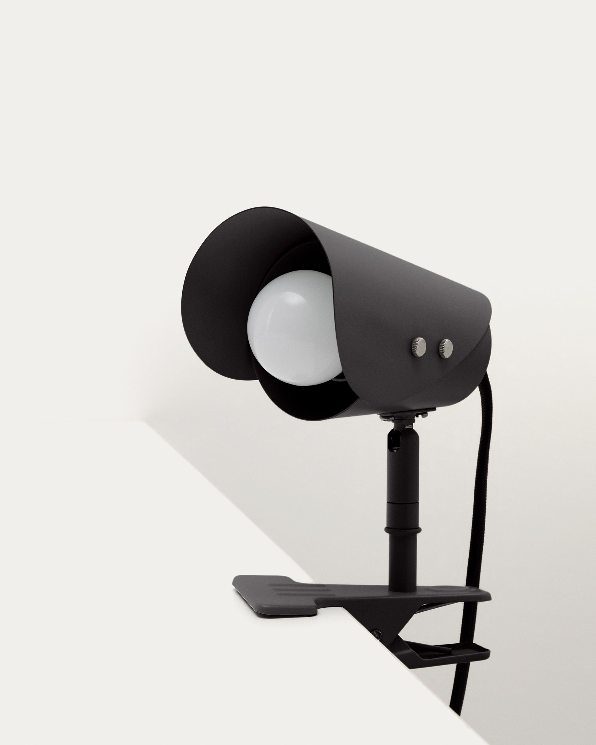 Jula small lamp with clamp in black metal - Detail