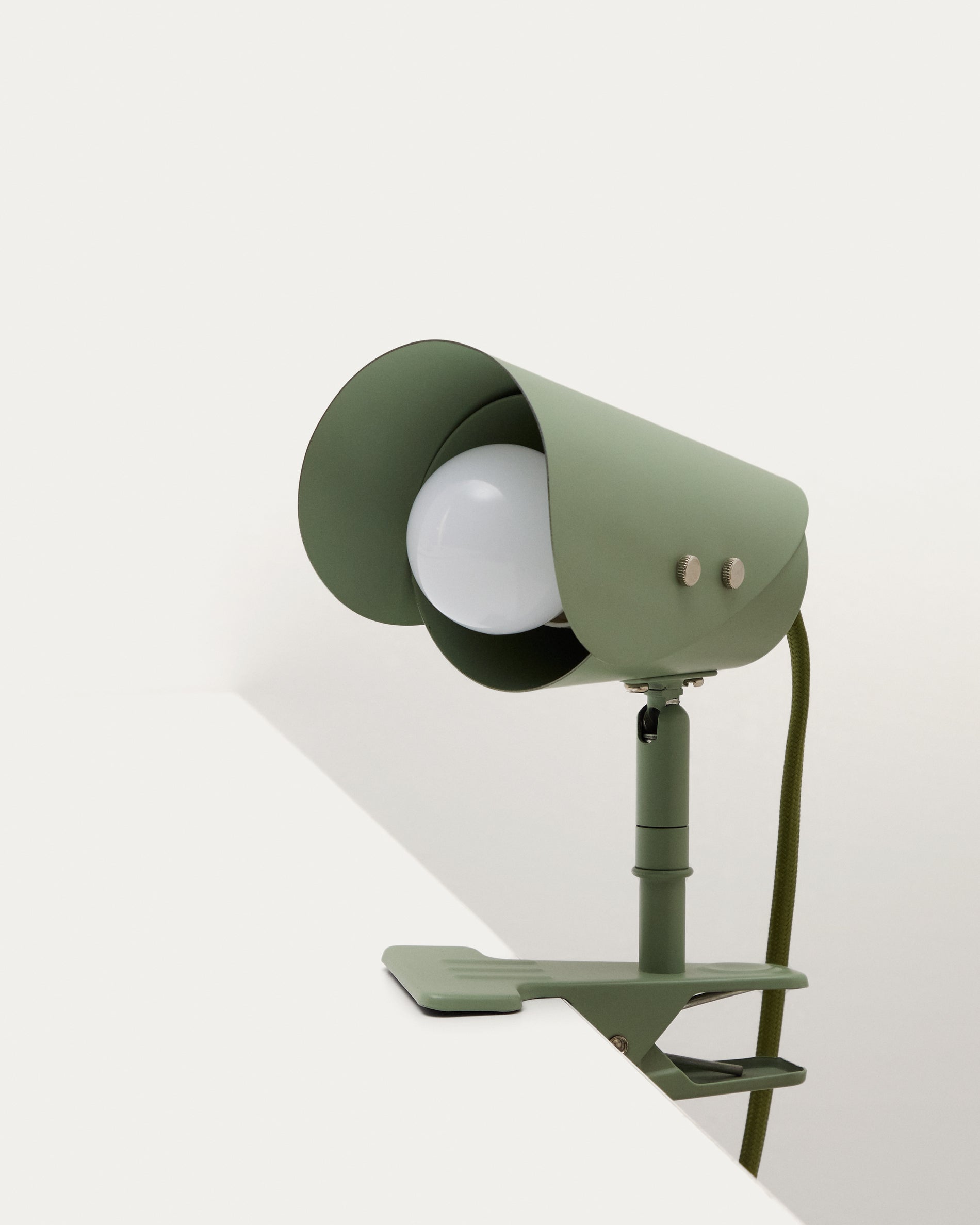 Jula small lamp with clamp in green metal - Detail