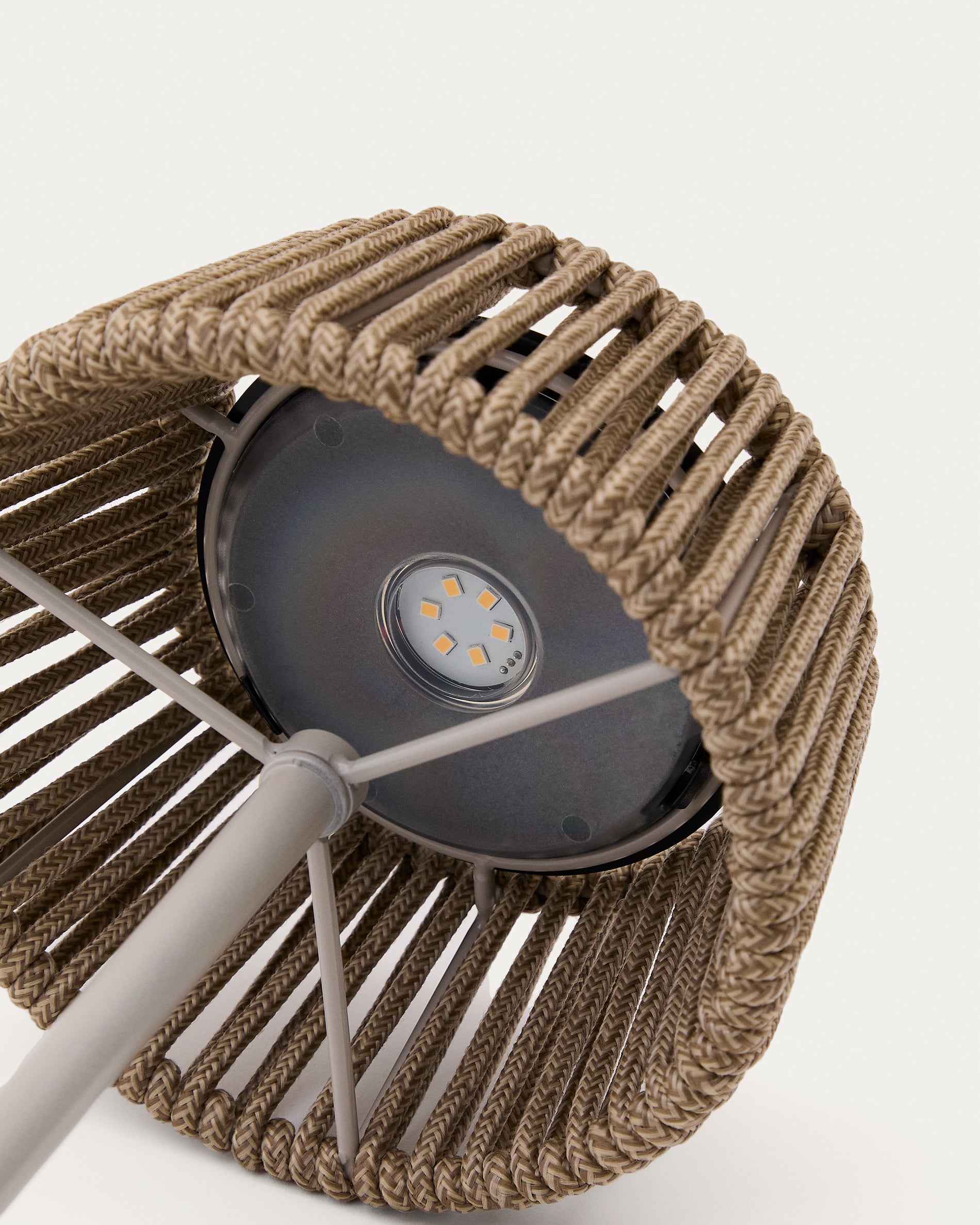Aldet outdoor solar table lamp in beige mottled rope cord with beige metal stand - Detail