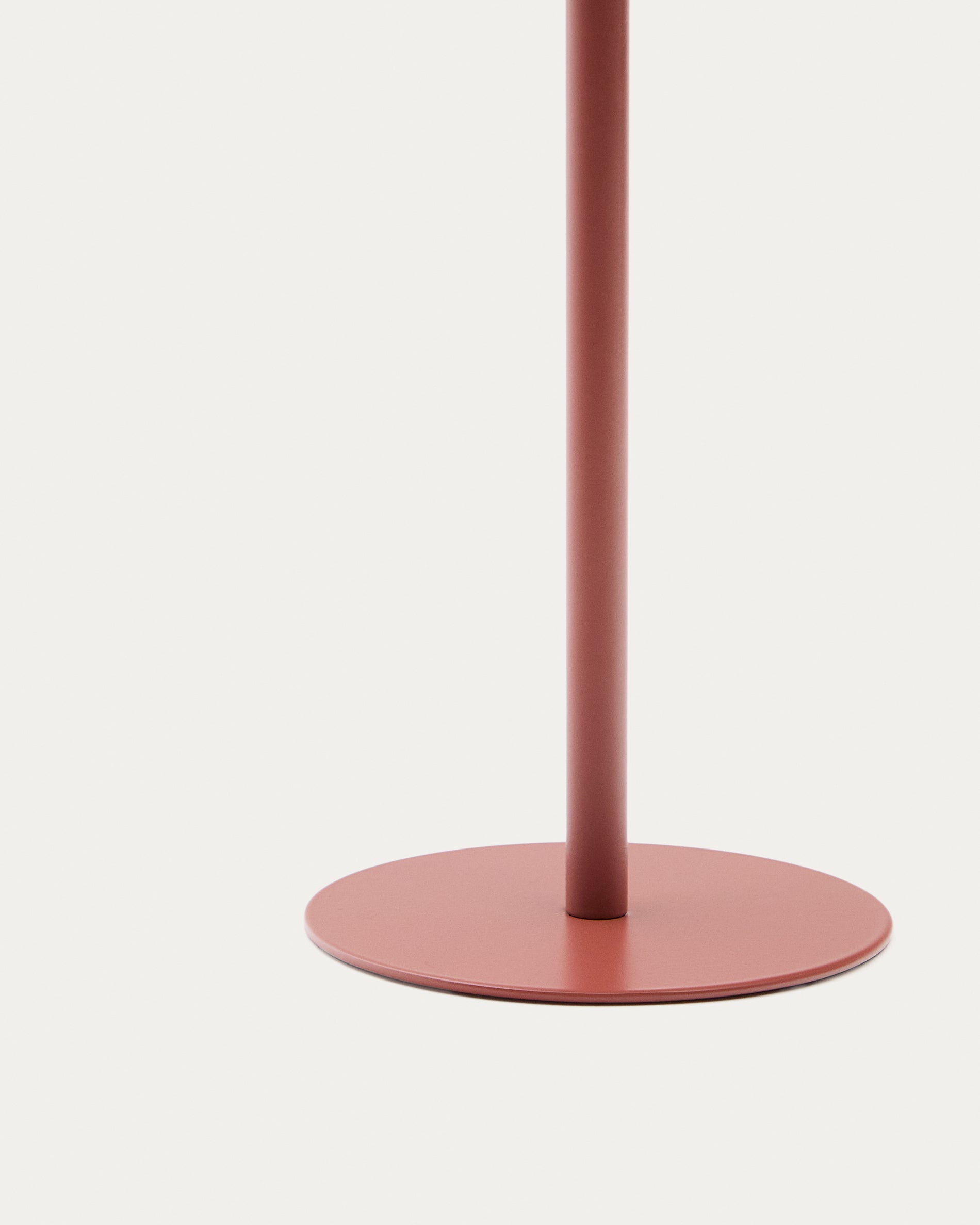 Aldet outdoor solar table lamp in terracotta mottled rope cord with terracotta metal stand - Detail