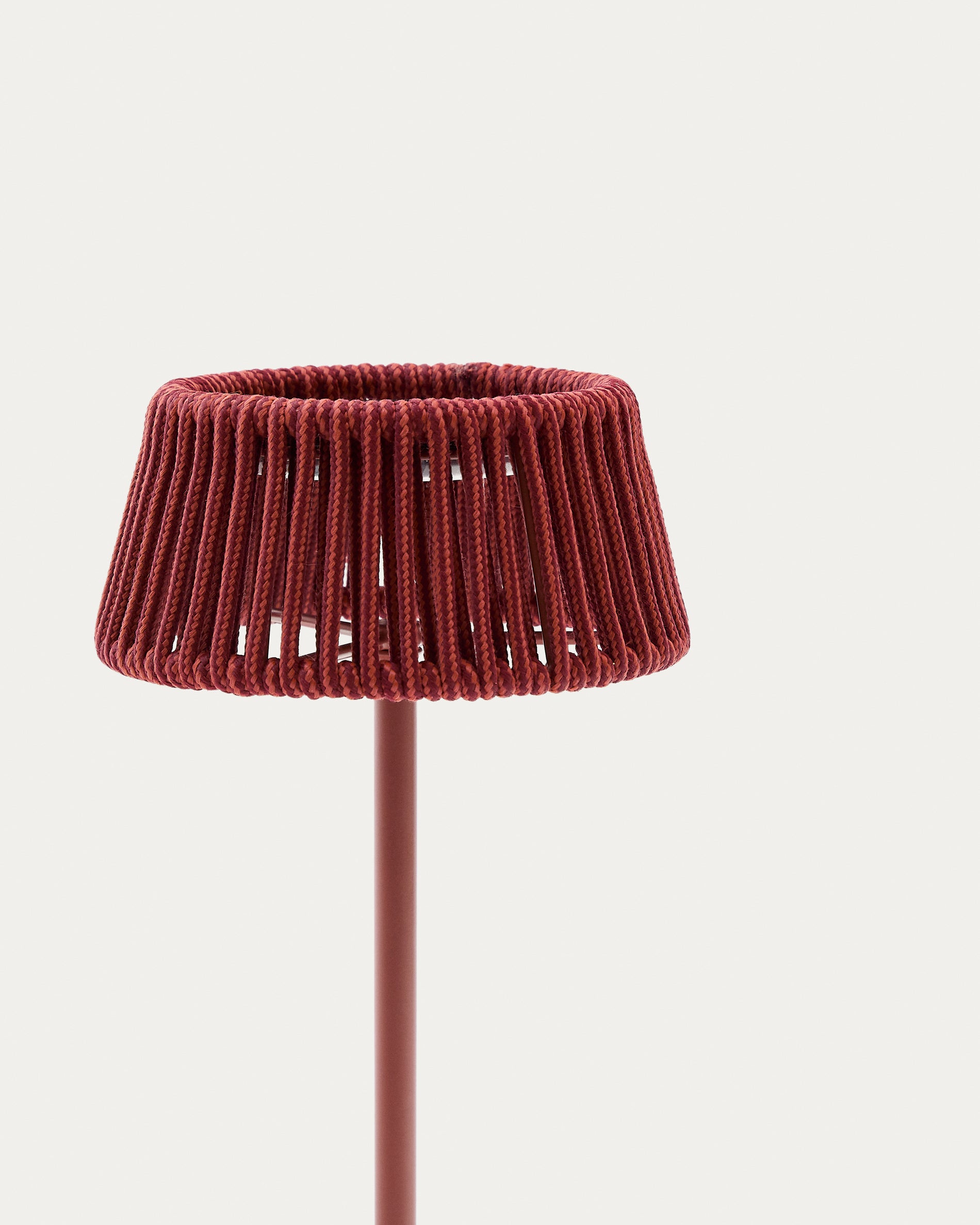 Aldet outdoor solar table lamp in terracotta mottled rope cord with terracotta metal stand - Detail