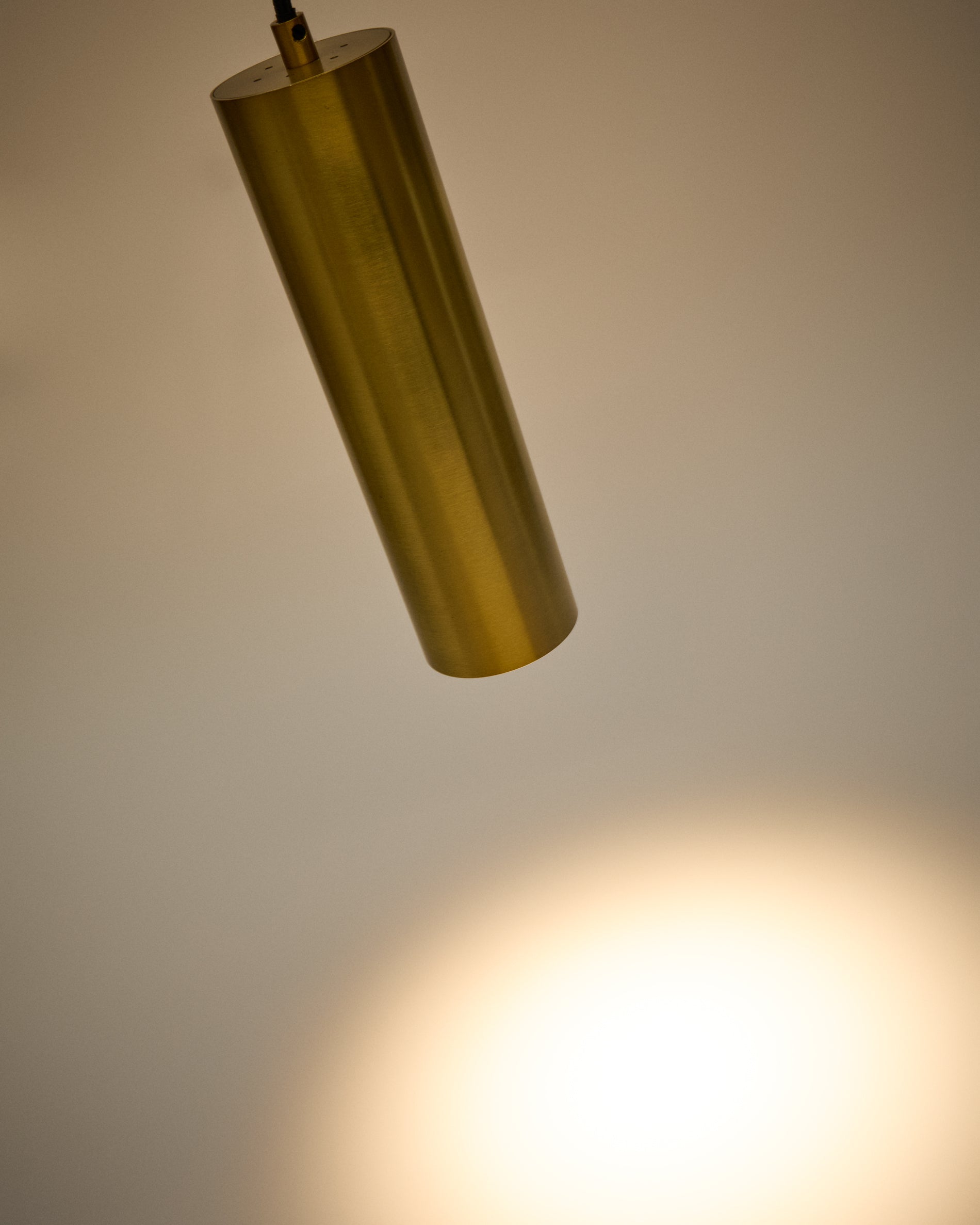 Andia aluminium ceiling lamp with gold painted finish - Detail