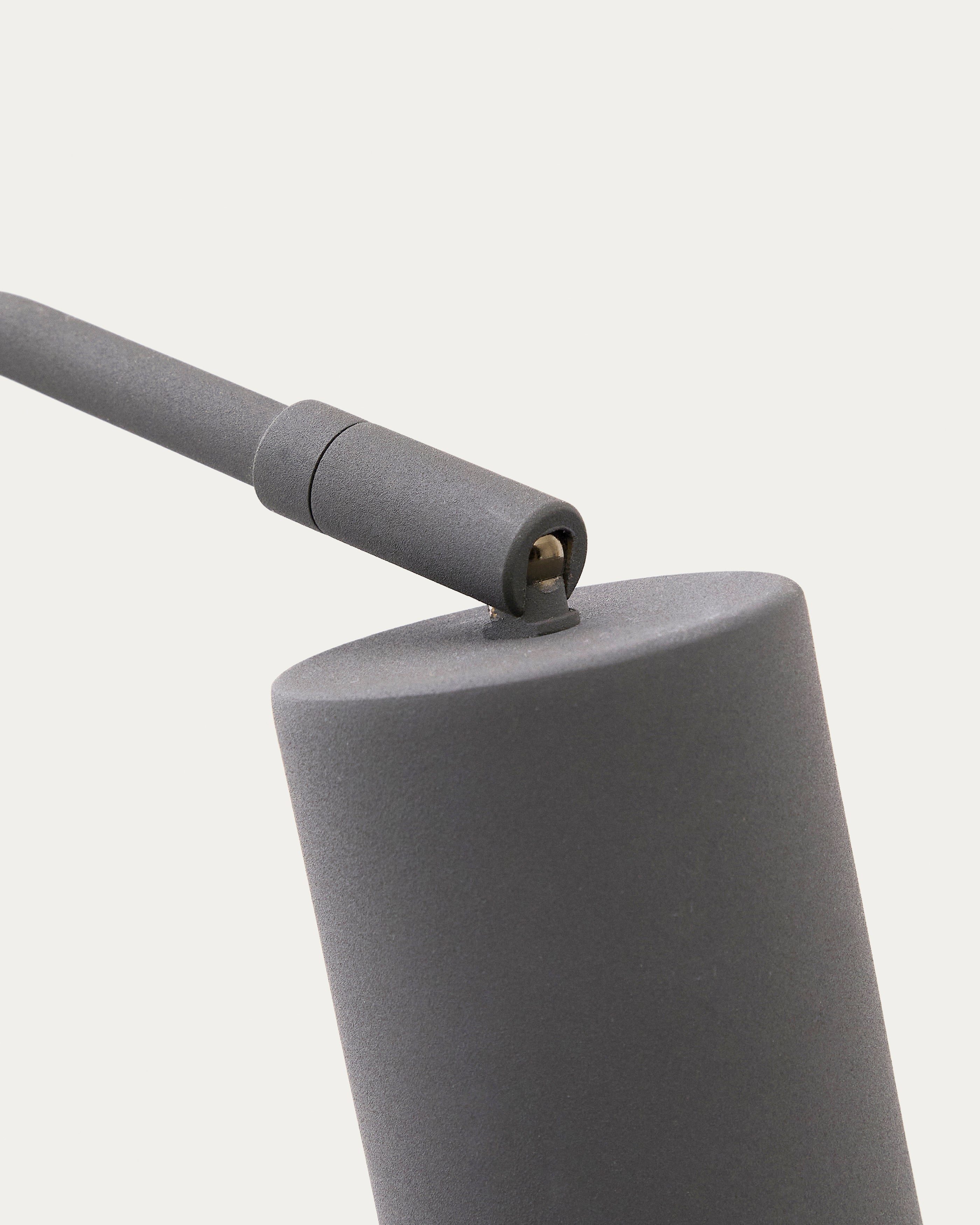 Manie metal desk lamp in metal with black cast-iron-effect finish - Detail