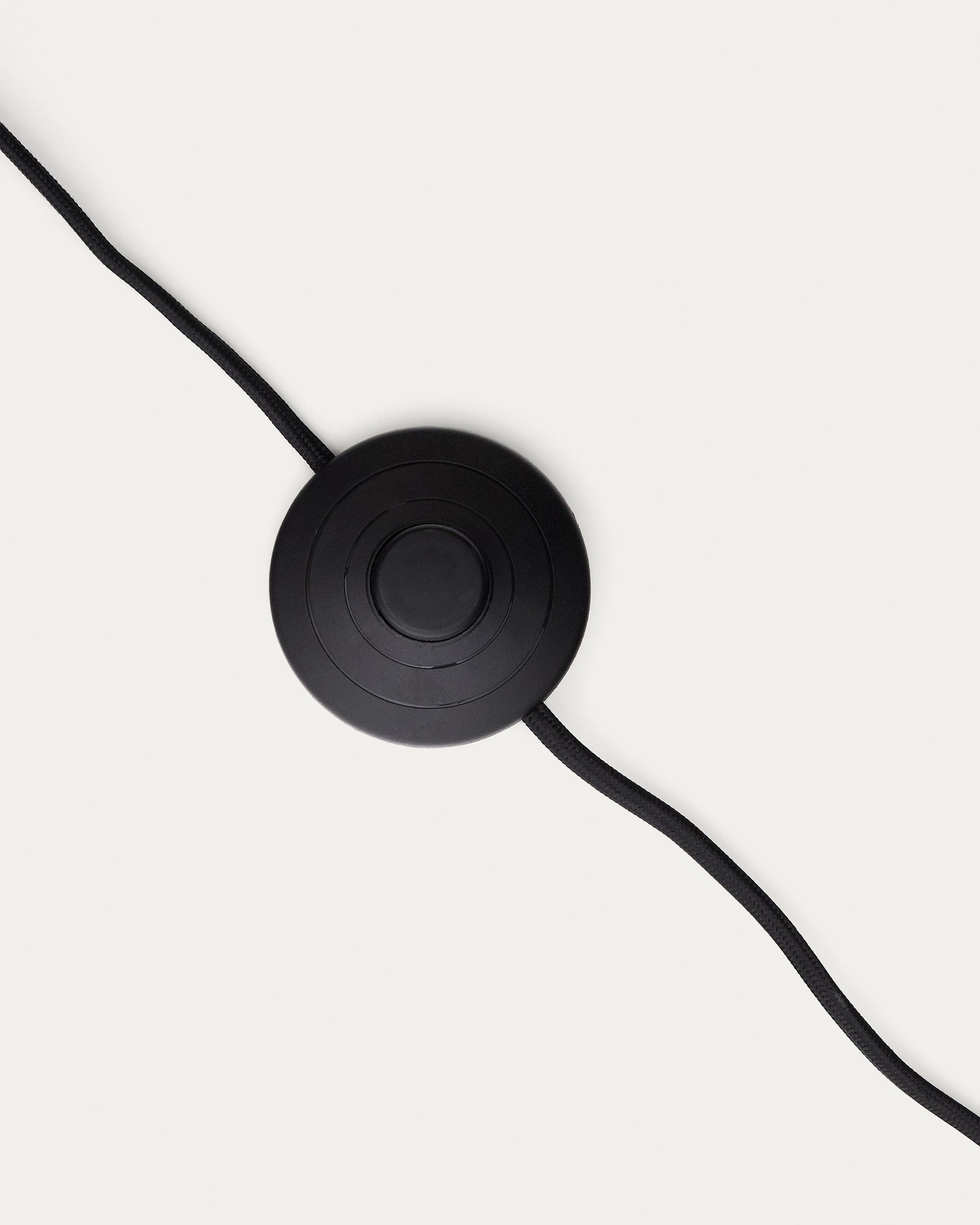 Manie metal floor lamp with black cast-iron-effect finish - Detail