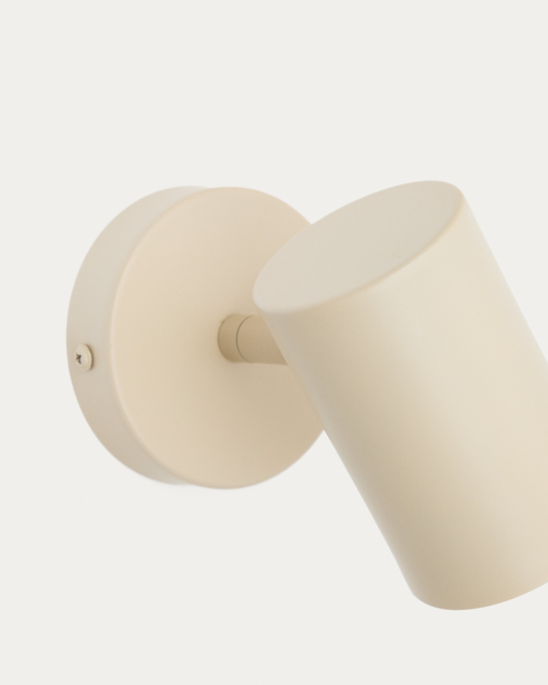 Manie metal wall-mounted light fixture with beige textured finish - Detail