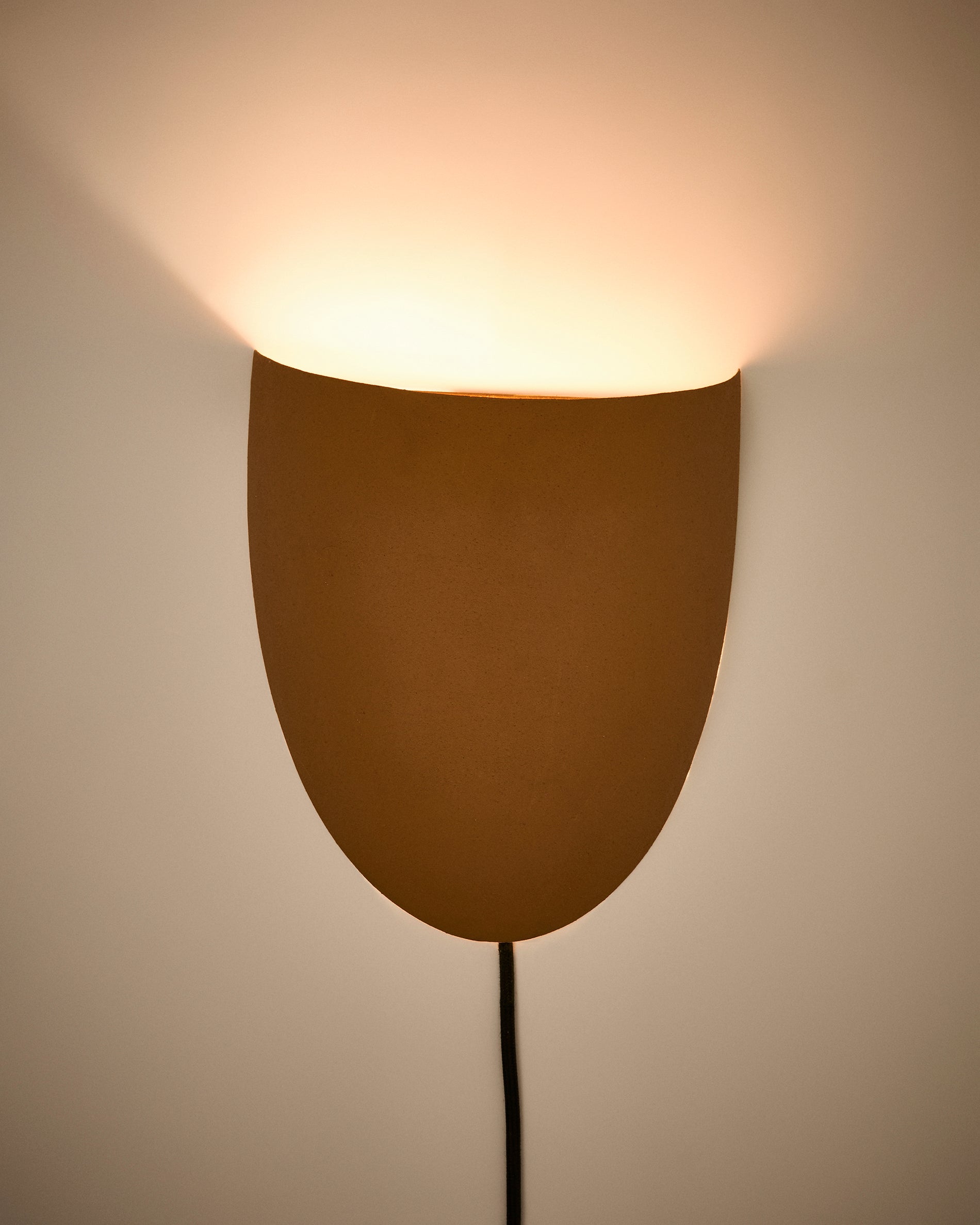 Nibla wall-mounted light fixture in terracotta-effect metal - Detail
