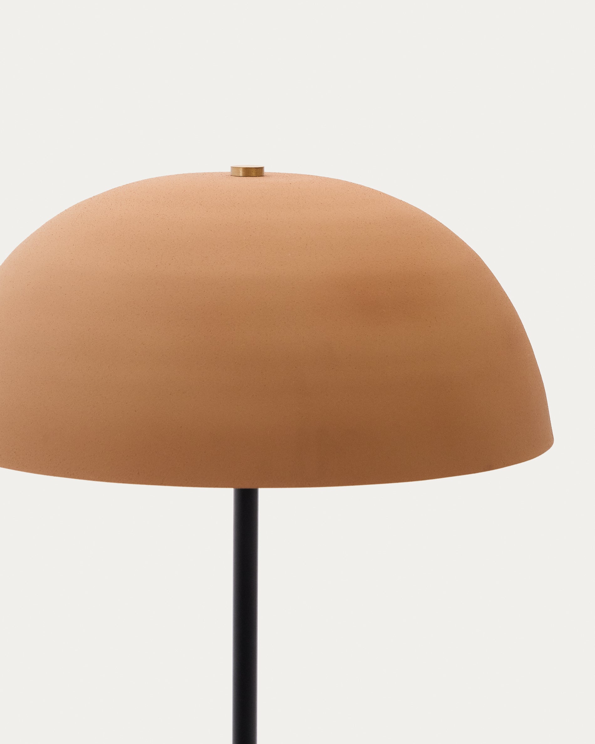 Nibla black metal floor lamp with terracotta effect shade - Detail