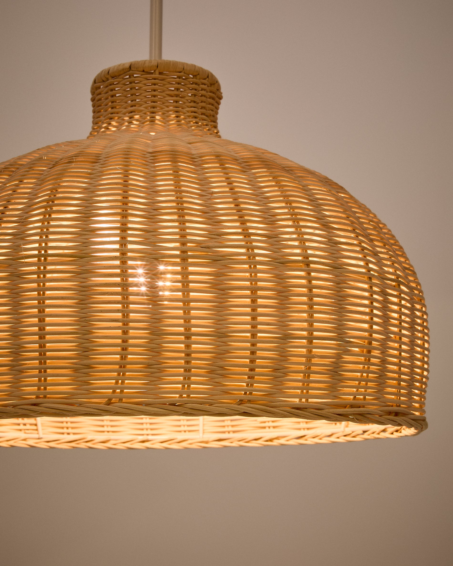 Ennia rattan lamp shade with light finish Ø38cm - Detail