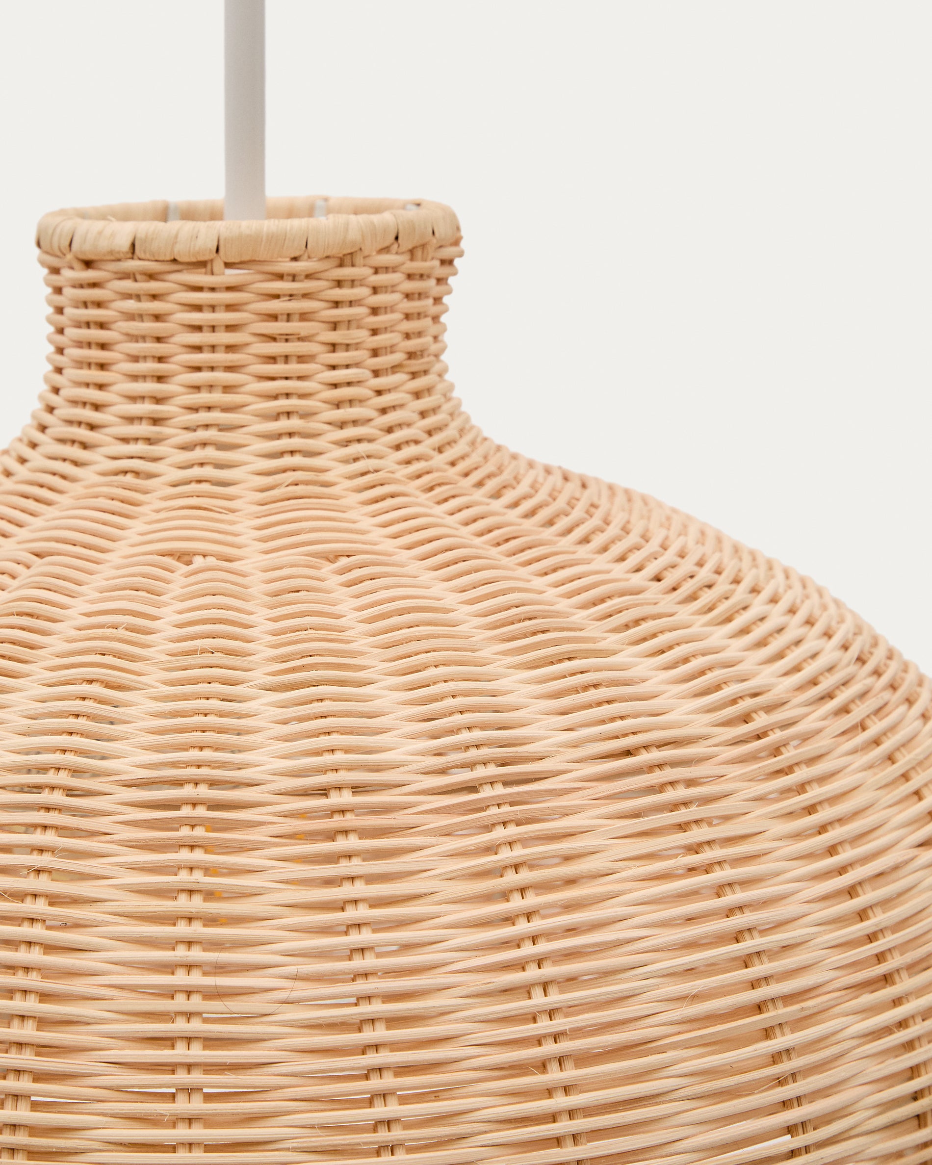 Ennia rattan lamp shade with light finish Ø38cm - Detail