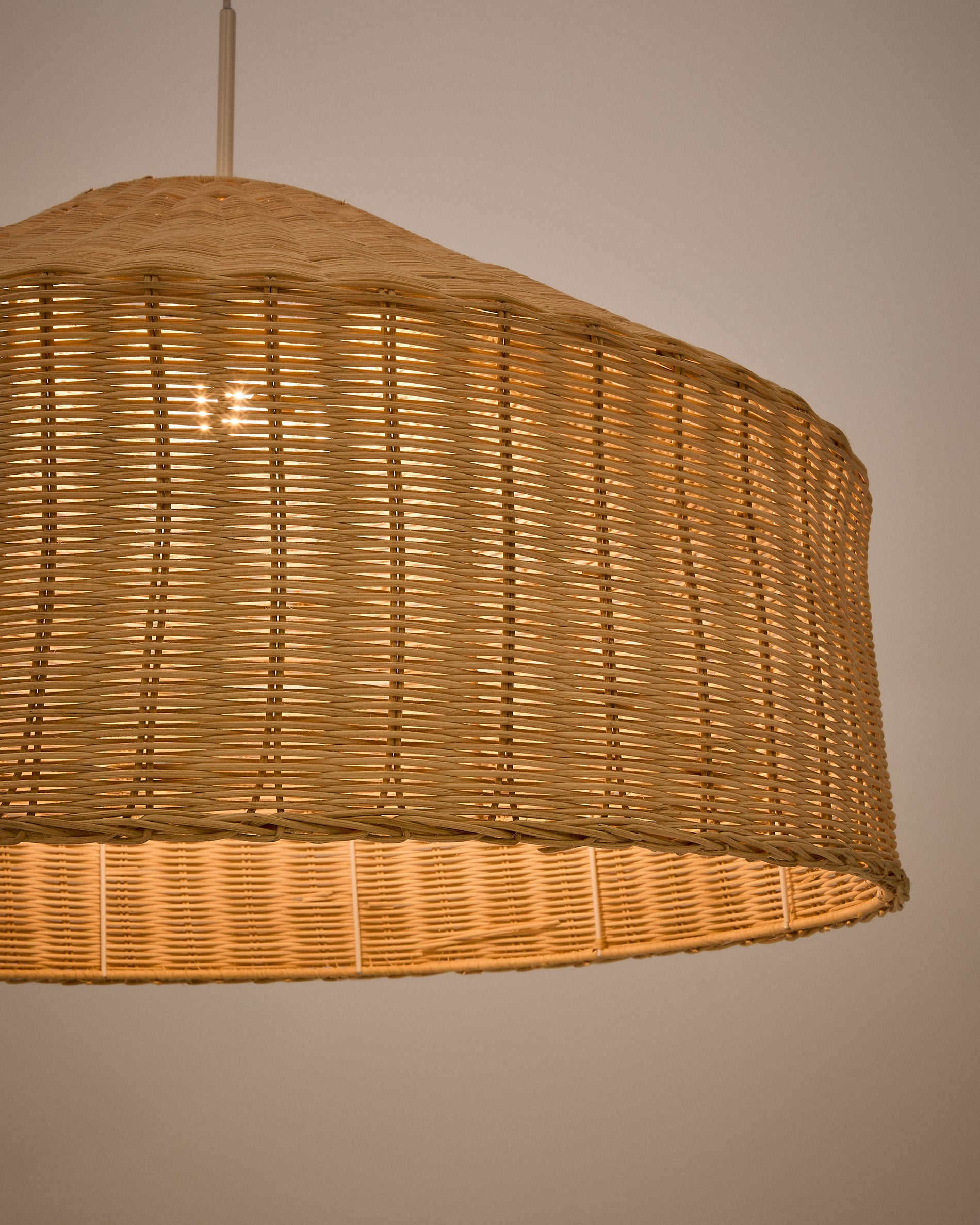 Ennia rattan lamp shade with light finish Ø65cm - Detail