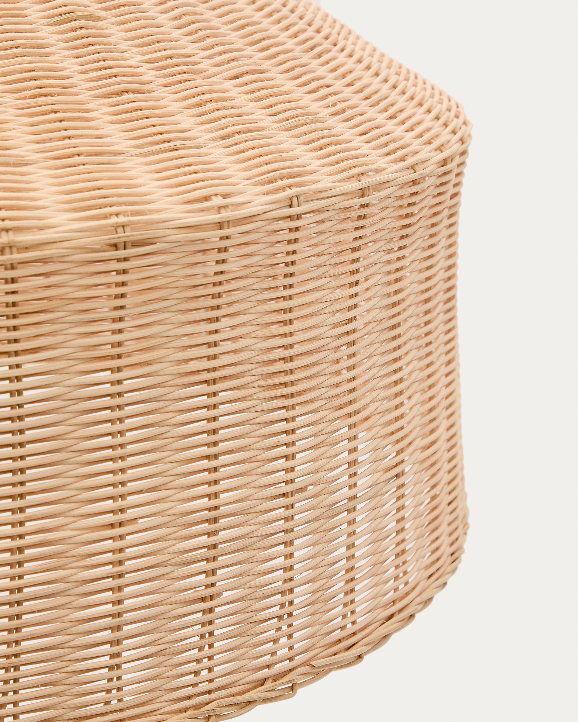 Ennia rattan lamp shade with light finish Ø65cm - Detail