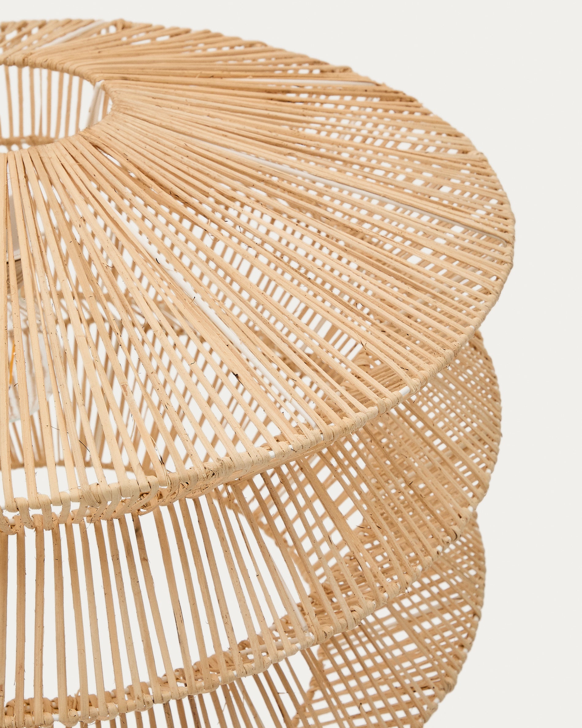 Dakit ceiling lamp shade in rattan with light finish 60 x 39cm - Detail
