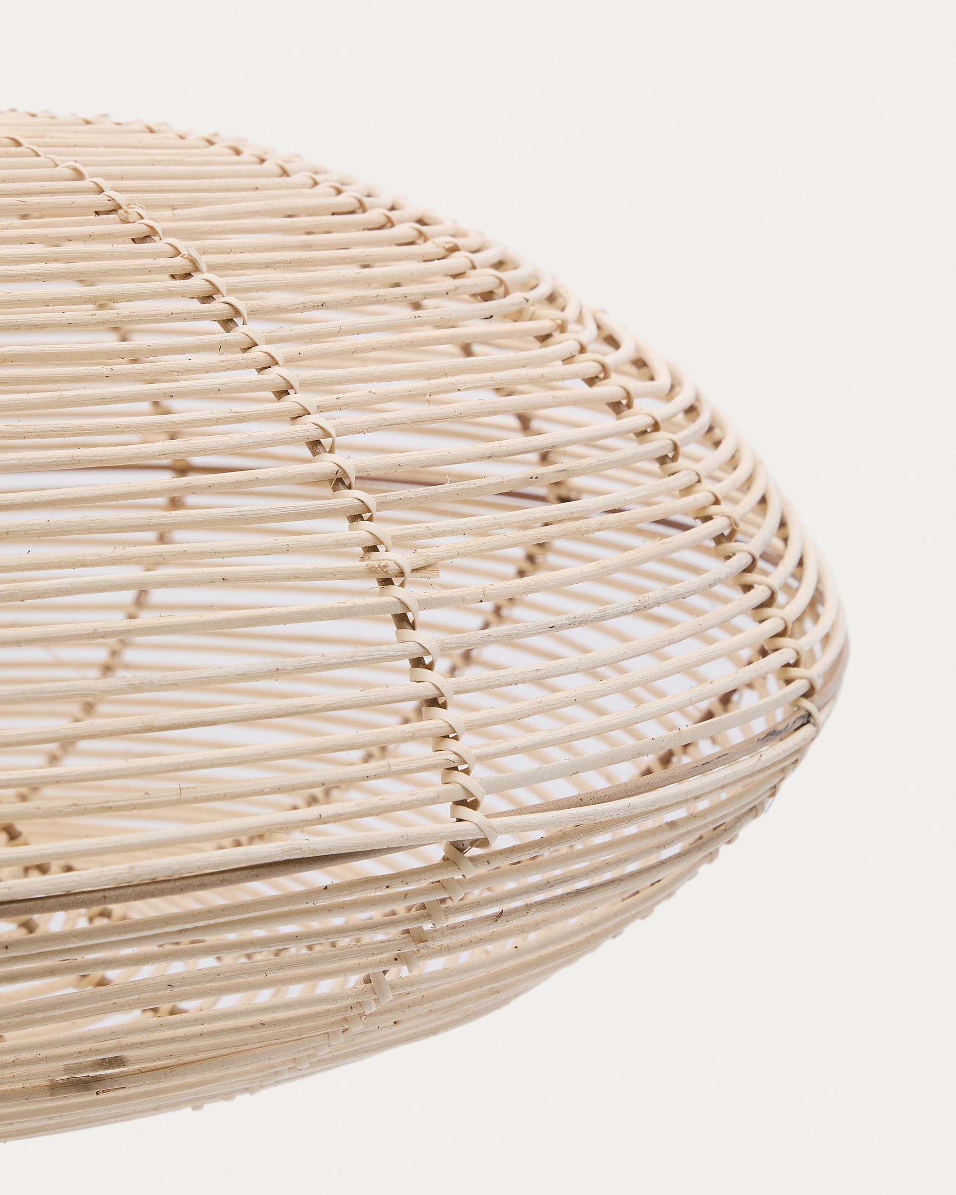 Flaro rattan ceiling lamp shade with light finish Ø70cm - Detail