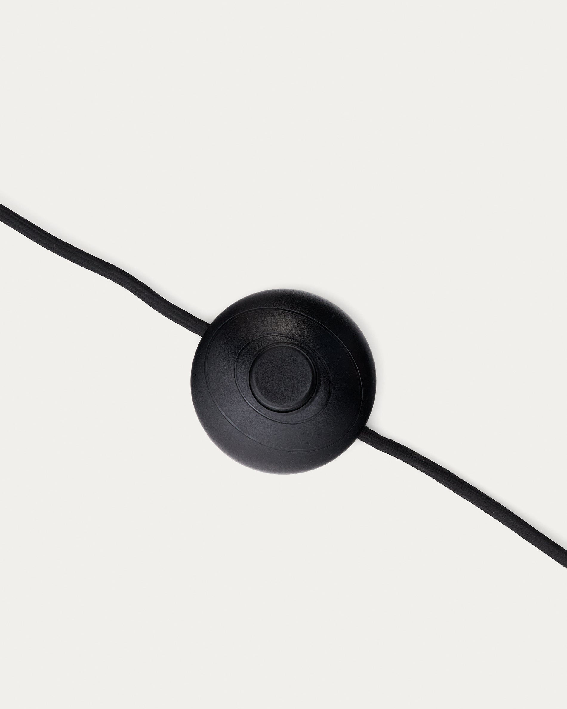 Neuda rattan floor lamp with light finish - Detail