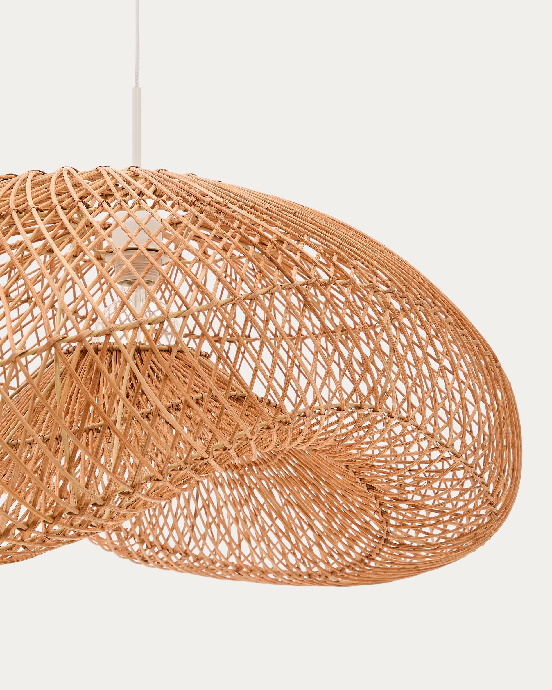 Isora rattan ceiling lamp shade with natural finish 80 x 35cm - Detail