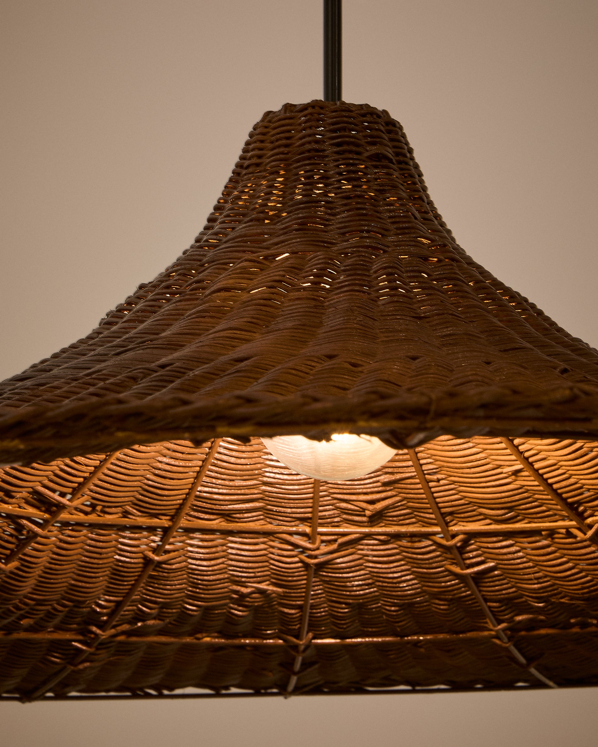 Bladia rattan ceiling lamp shade with brown finish Ø70cm - Detail