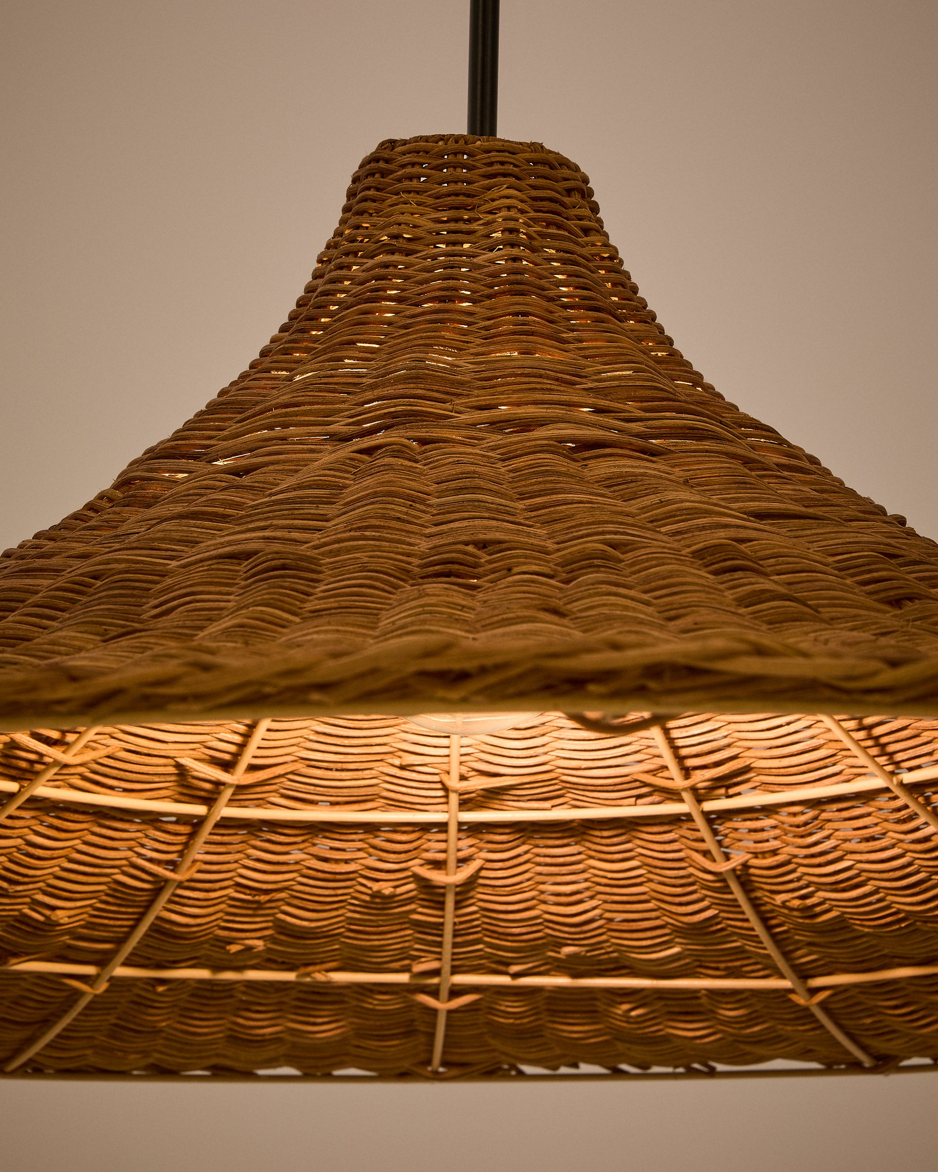 Bladia rattan ceiling lamp shade with natural finish Ø90cm - Detail