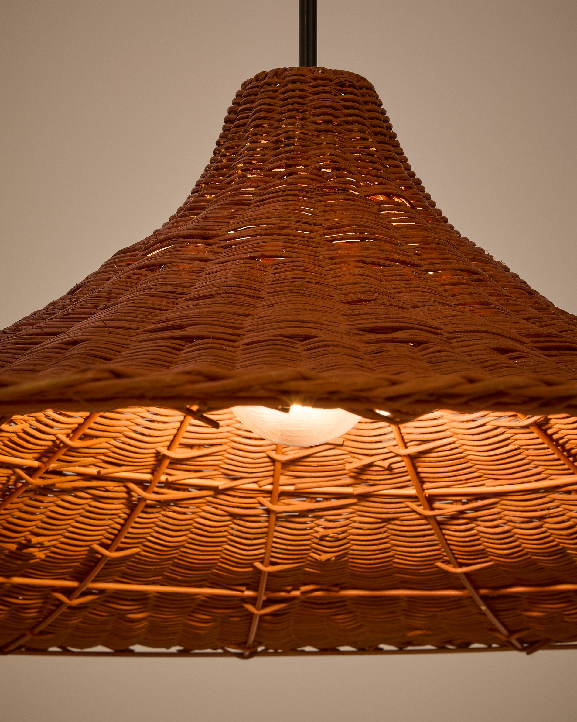 Bladia rattan ceiling lamp shade with terracotta finish Ø90cm - Detail