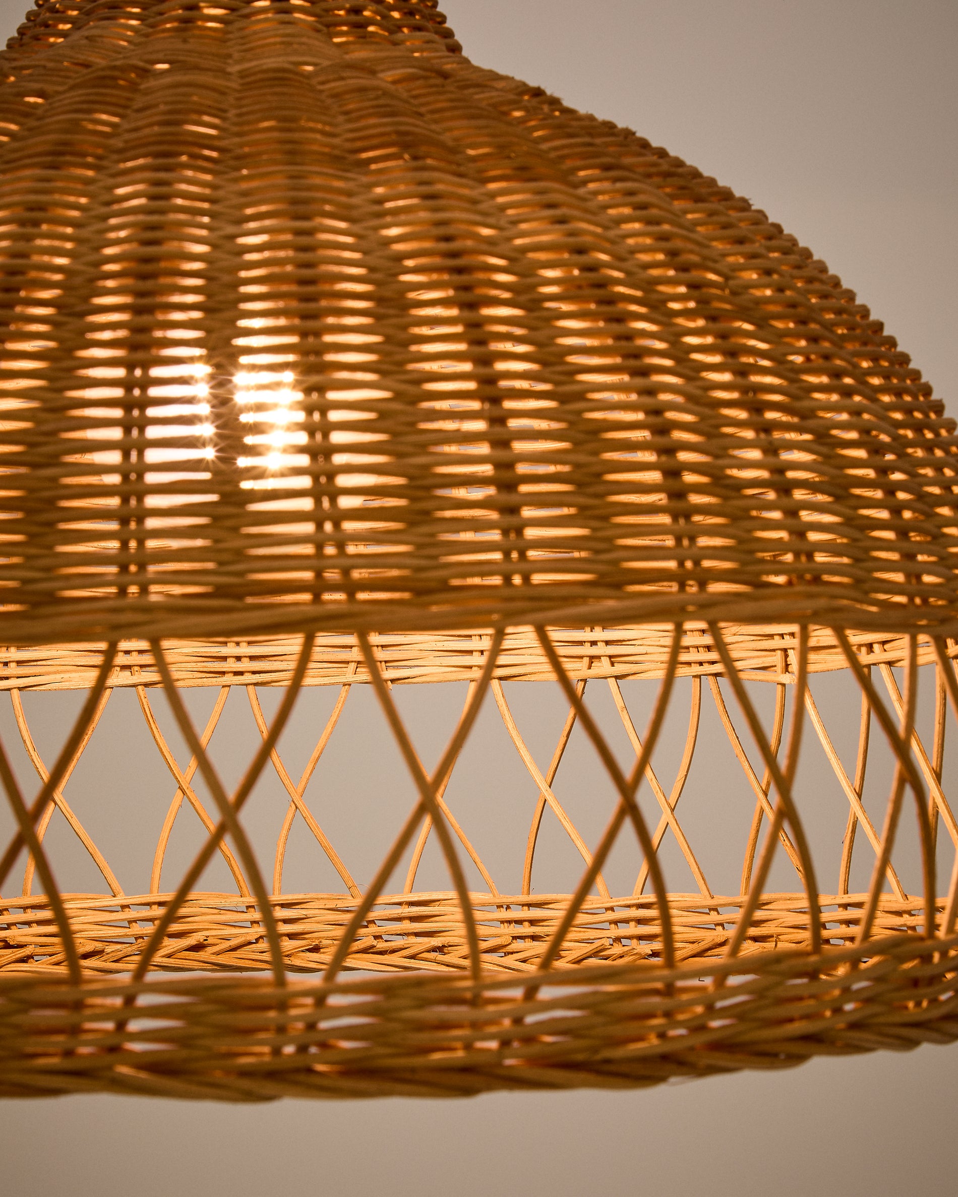 Loura rattan ceiling lamp shade with natural finish Ø40cm - Detail