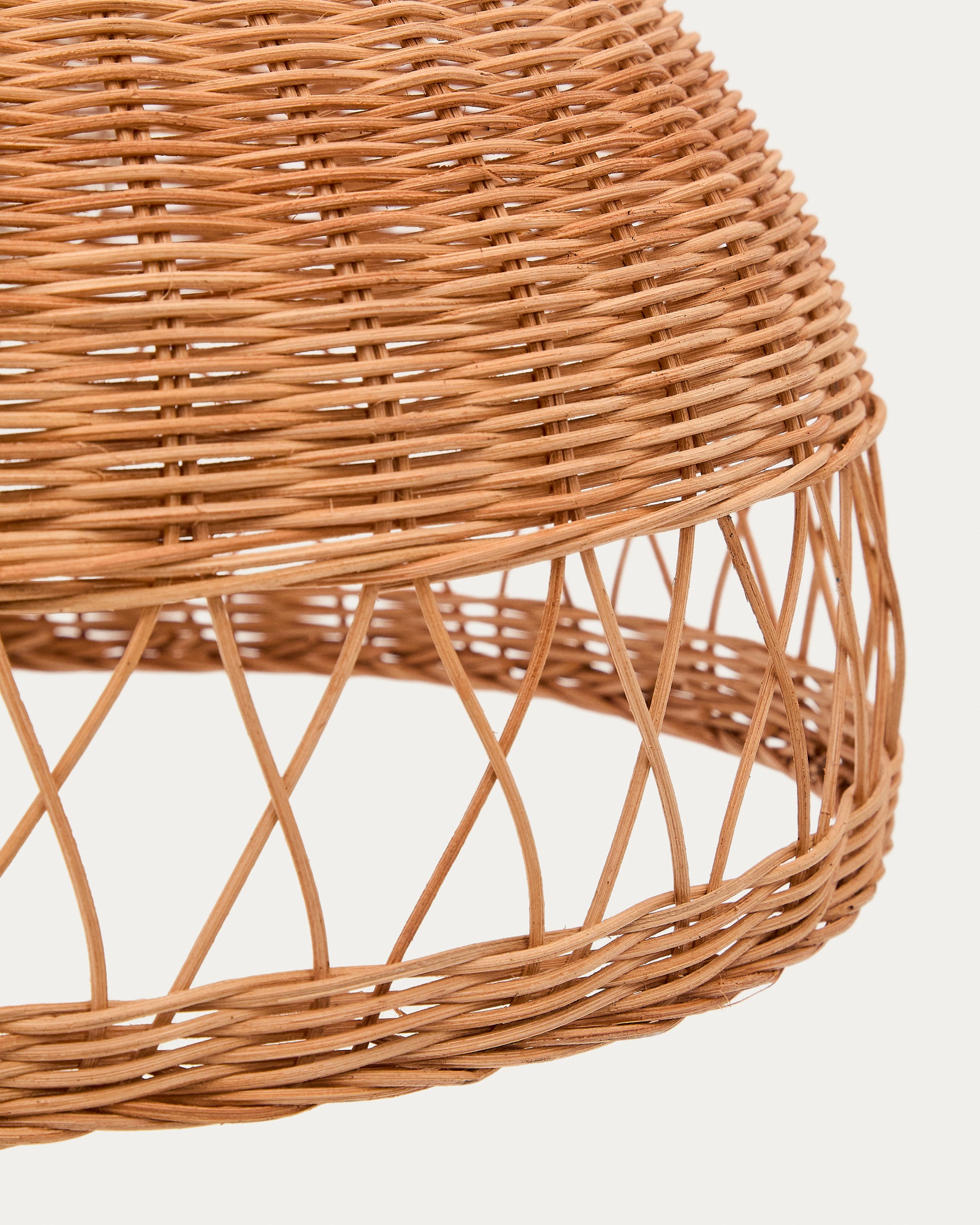 Loura rattan ceiling lamp shade with natural finish Ø40cm - Detail